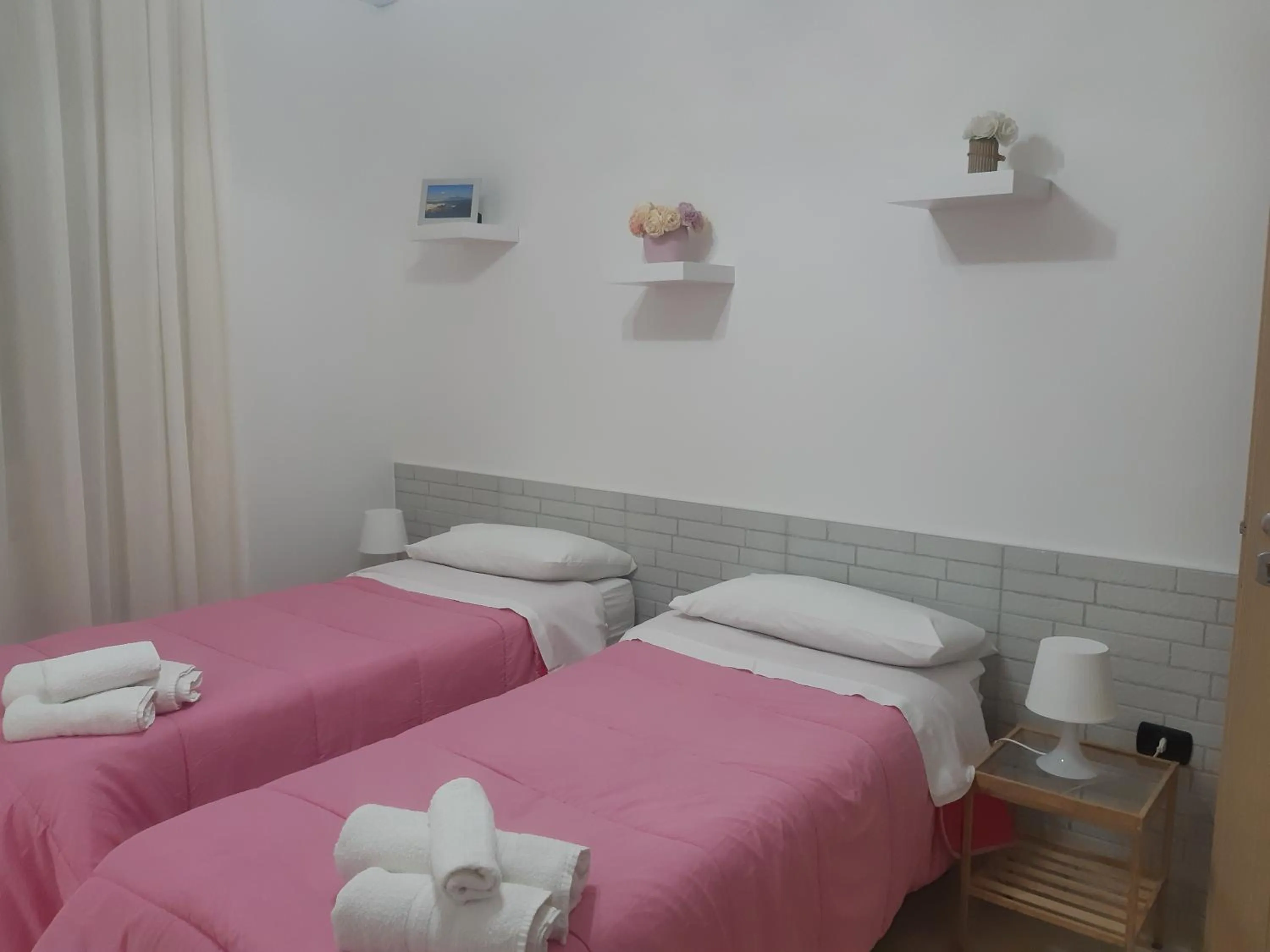 Photo of the whole room, Bed in Dimora Filangieri