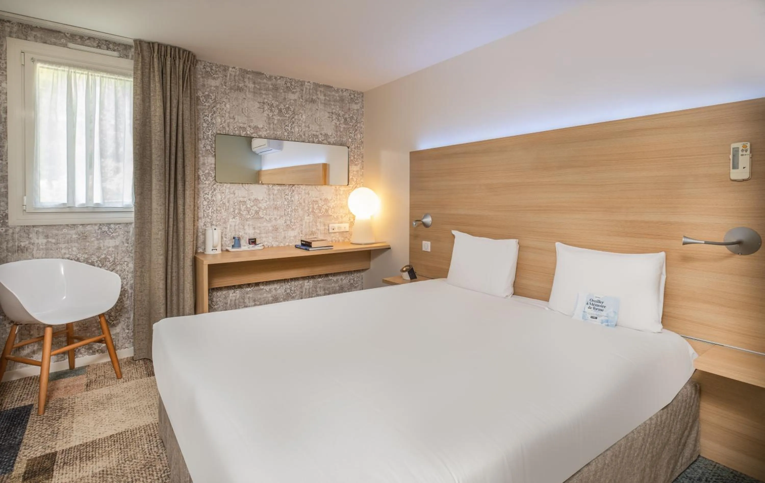 Bedroom, Bed in Kyriad Le Mans Est