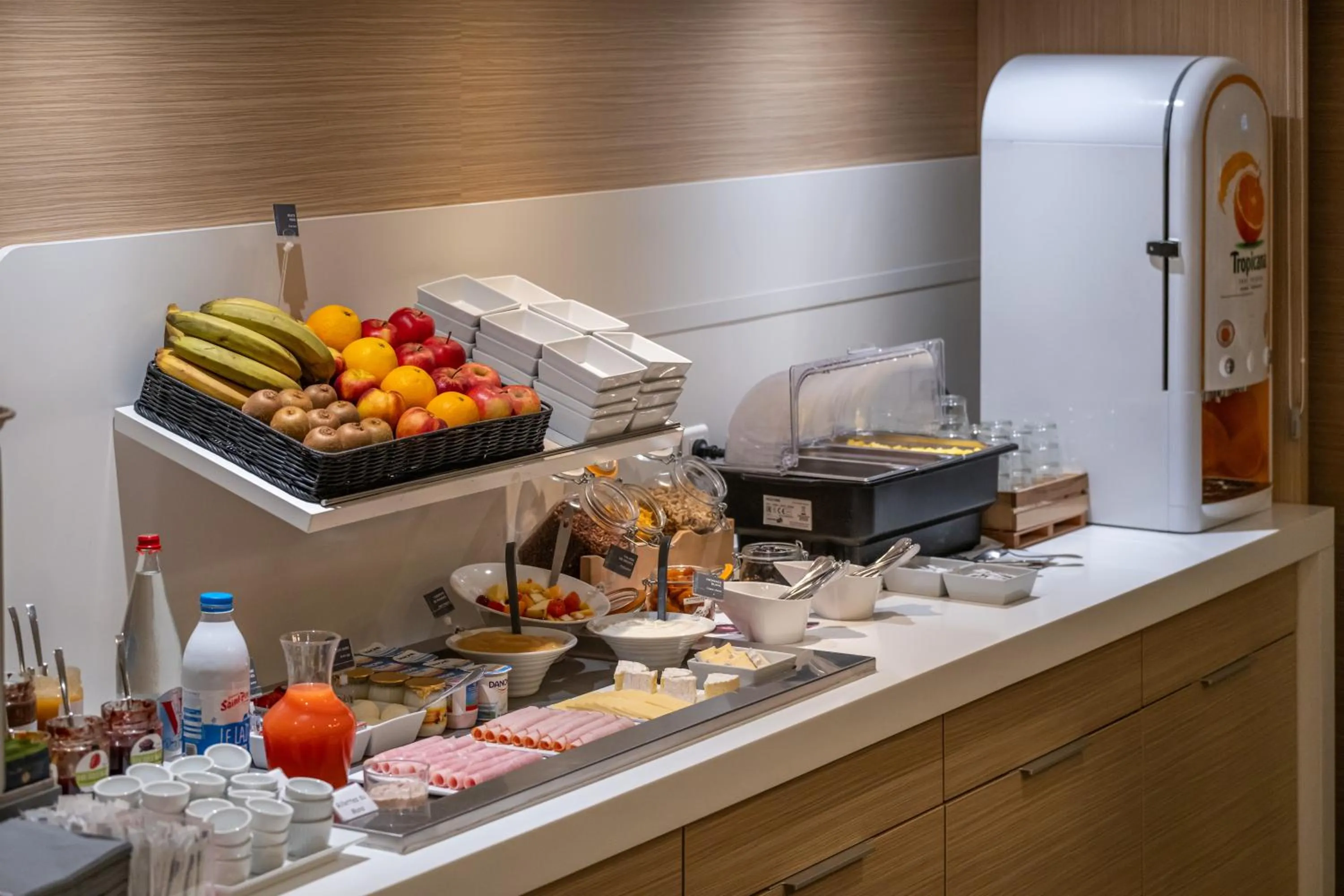 Continental breakfast in Kyriad Le Mans Est