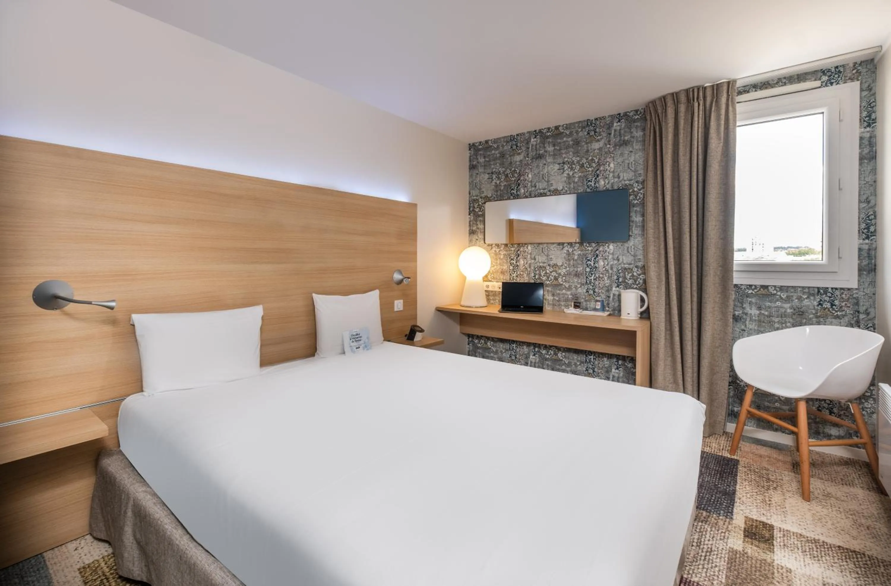 Bedroom, Bed in Kyriad Le Mans Est