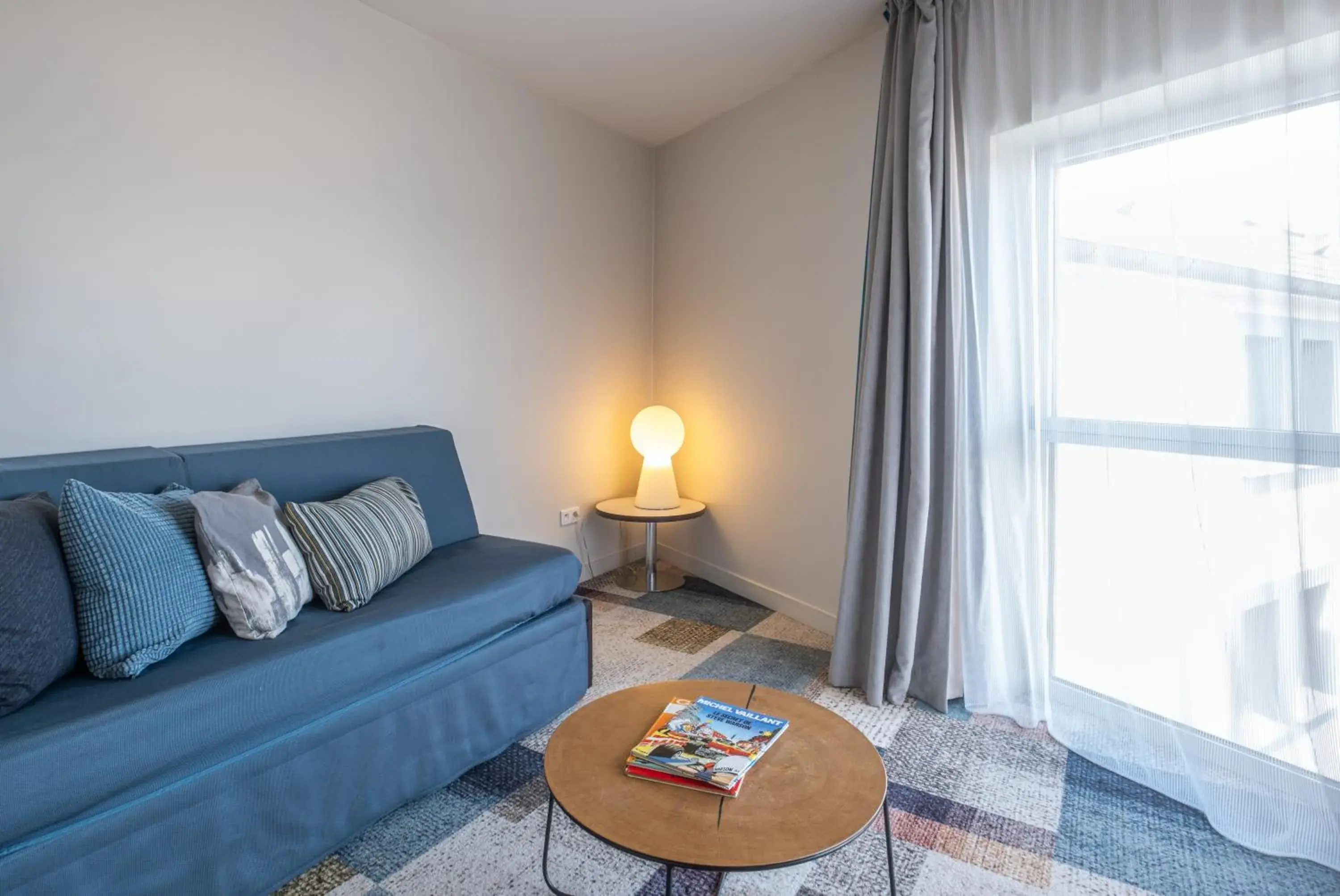 Living room in Kyriad Le Mans Est Living room in Kyriad Le Mans Est