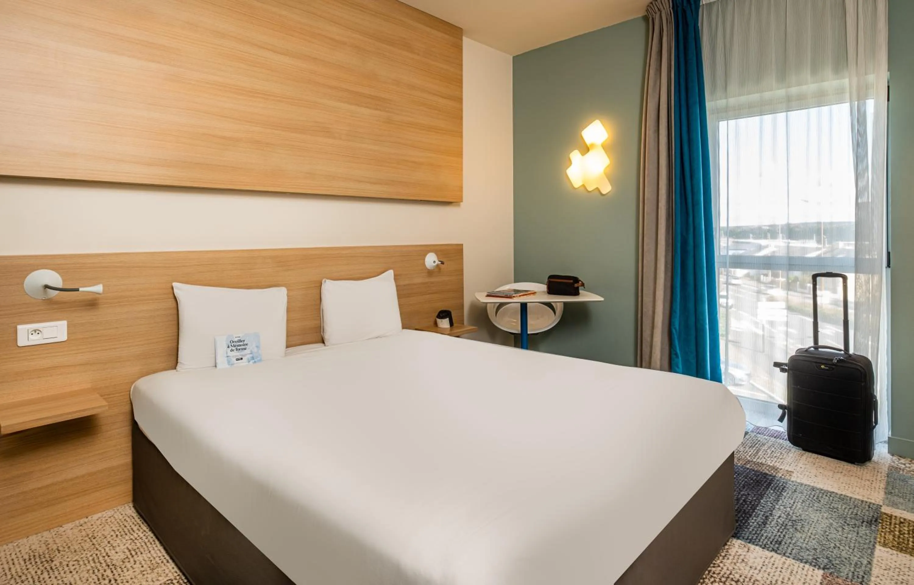 Bedroom, Bed in Kyriad Le Mans Est