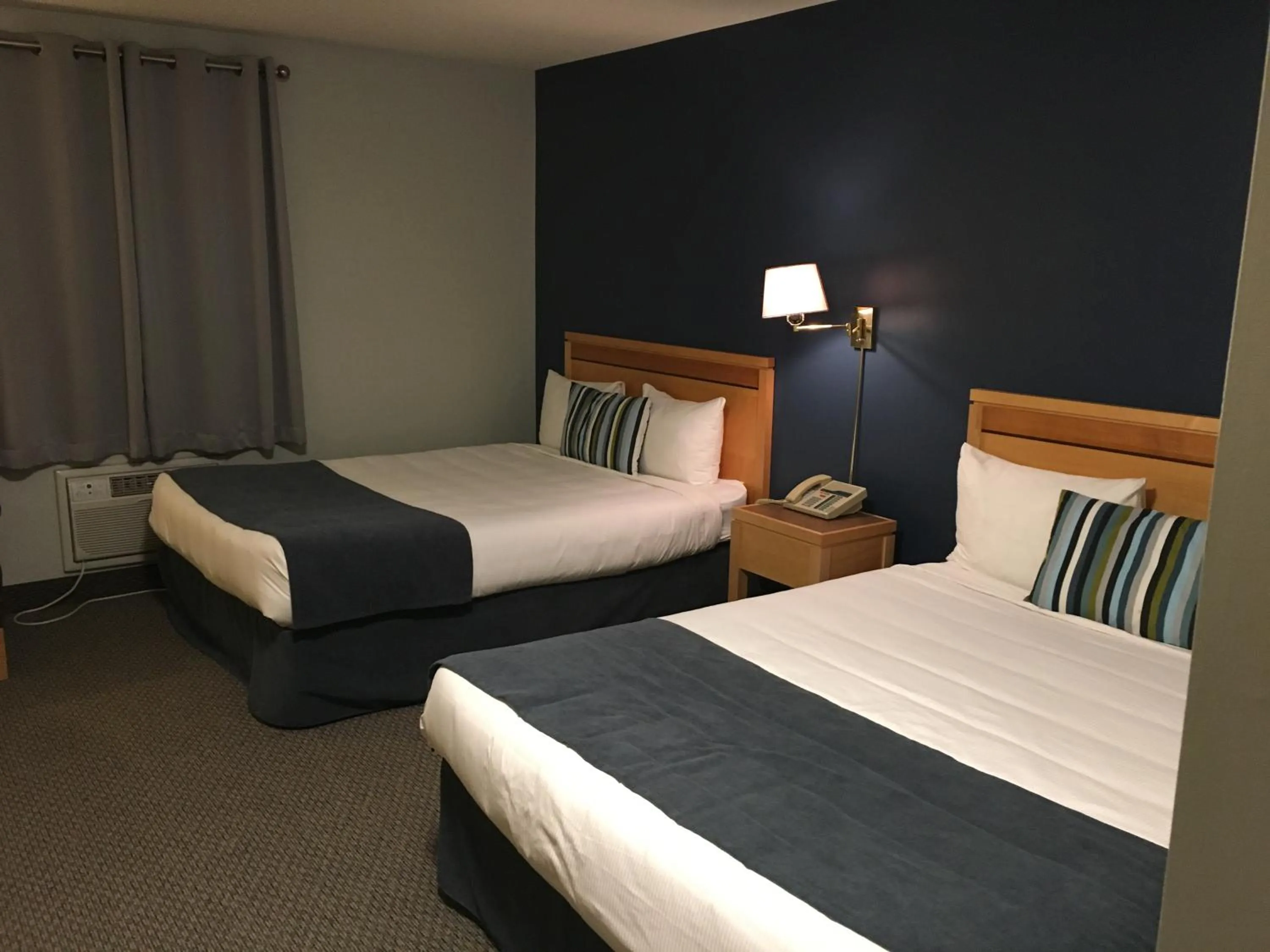 Bedroom, Bed in Altona Hotel