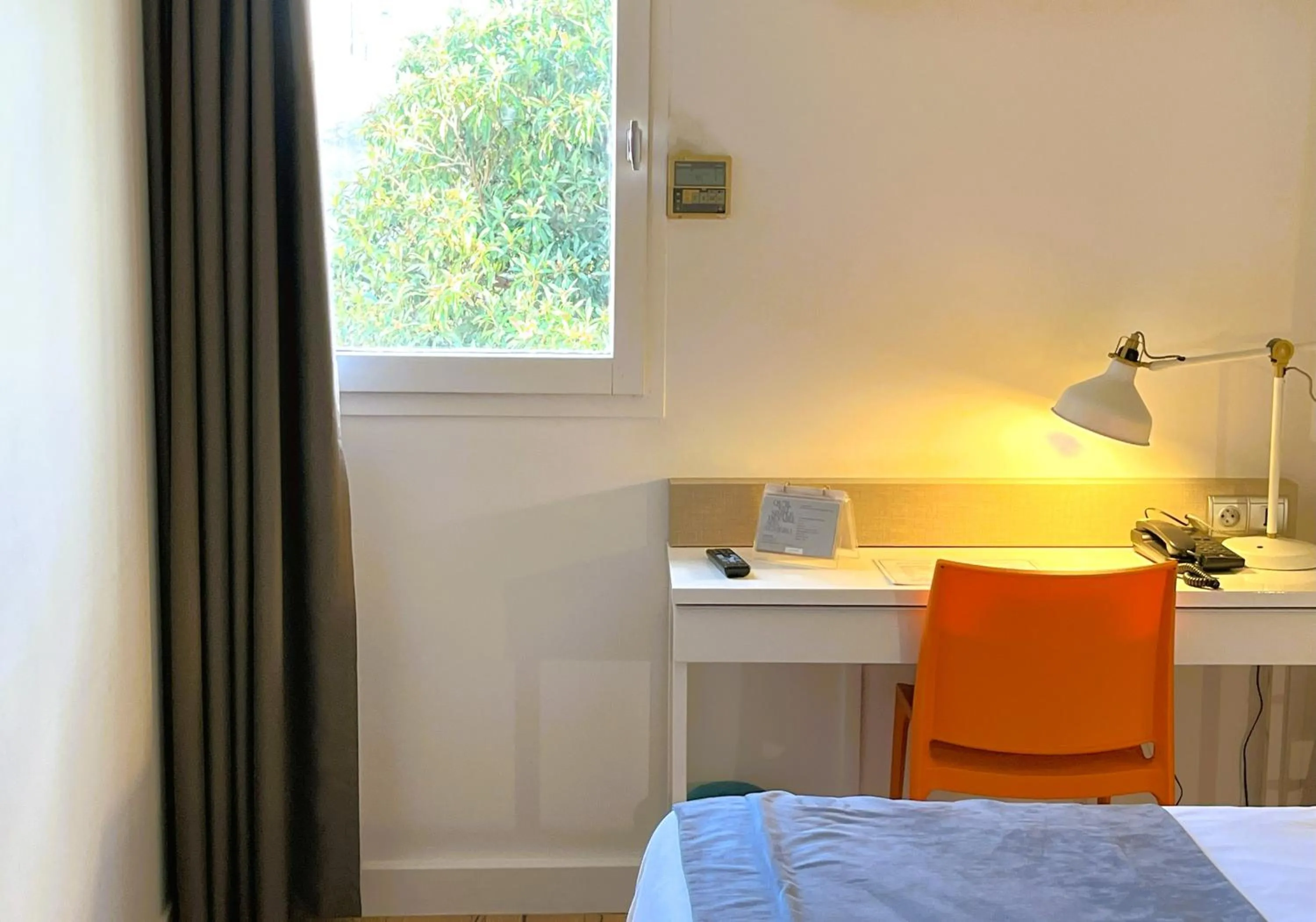 hair dresser, Bed in Kyriad Argenteuil