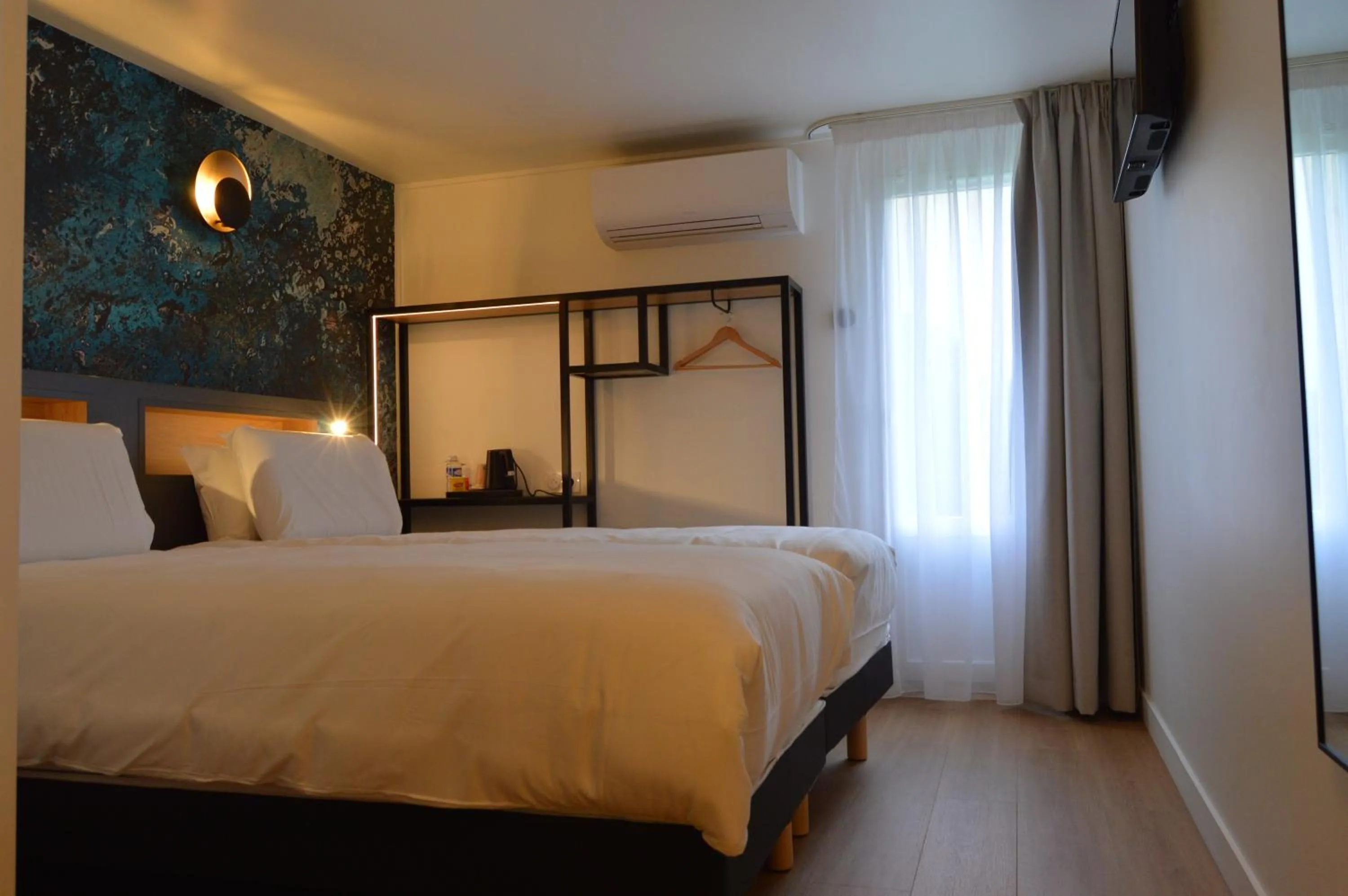 Bedroom, Bed in Kyriad Argenteuil