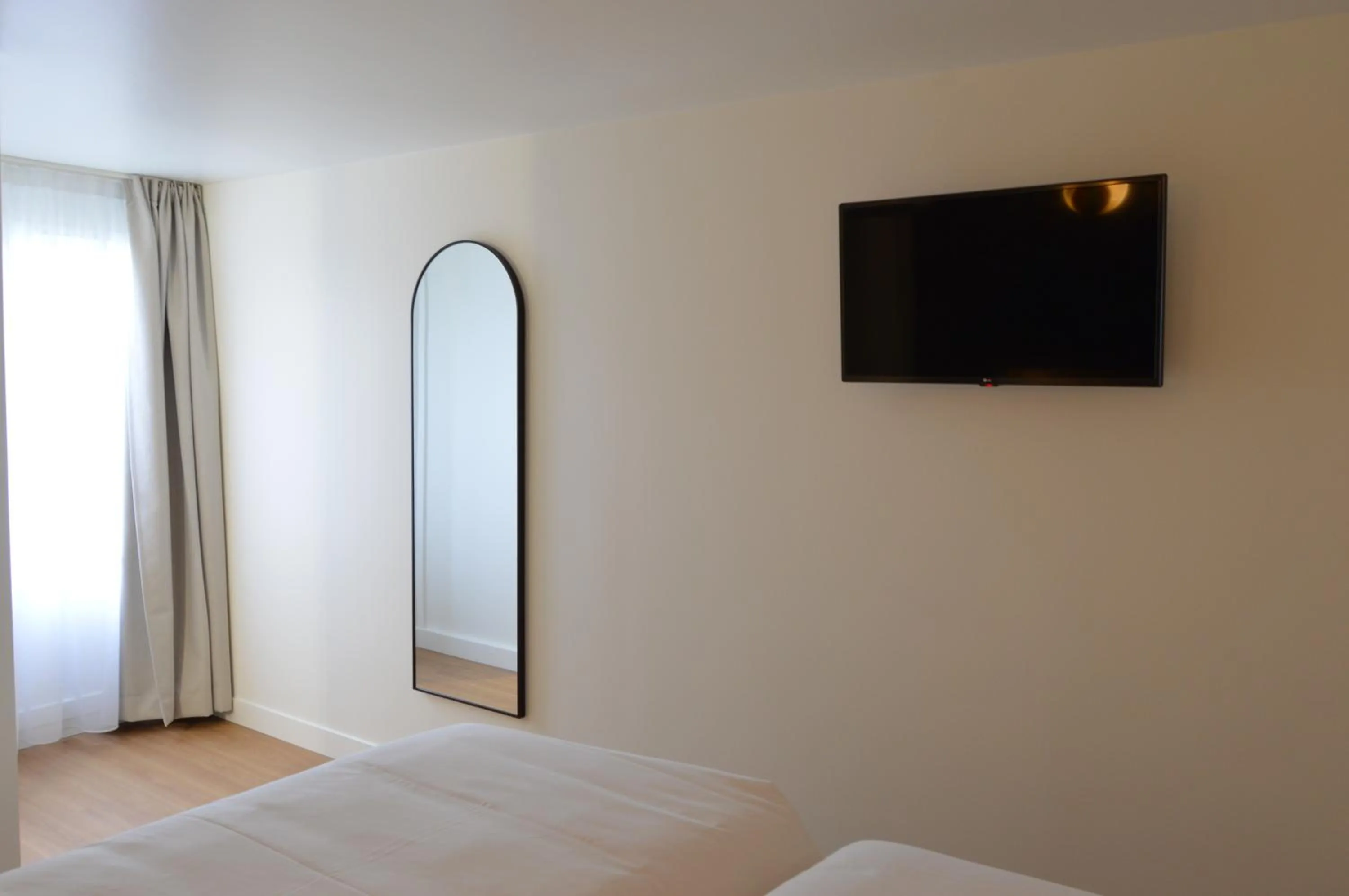 Bedroom, Bed in Kyriad Argenteuil