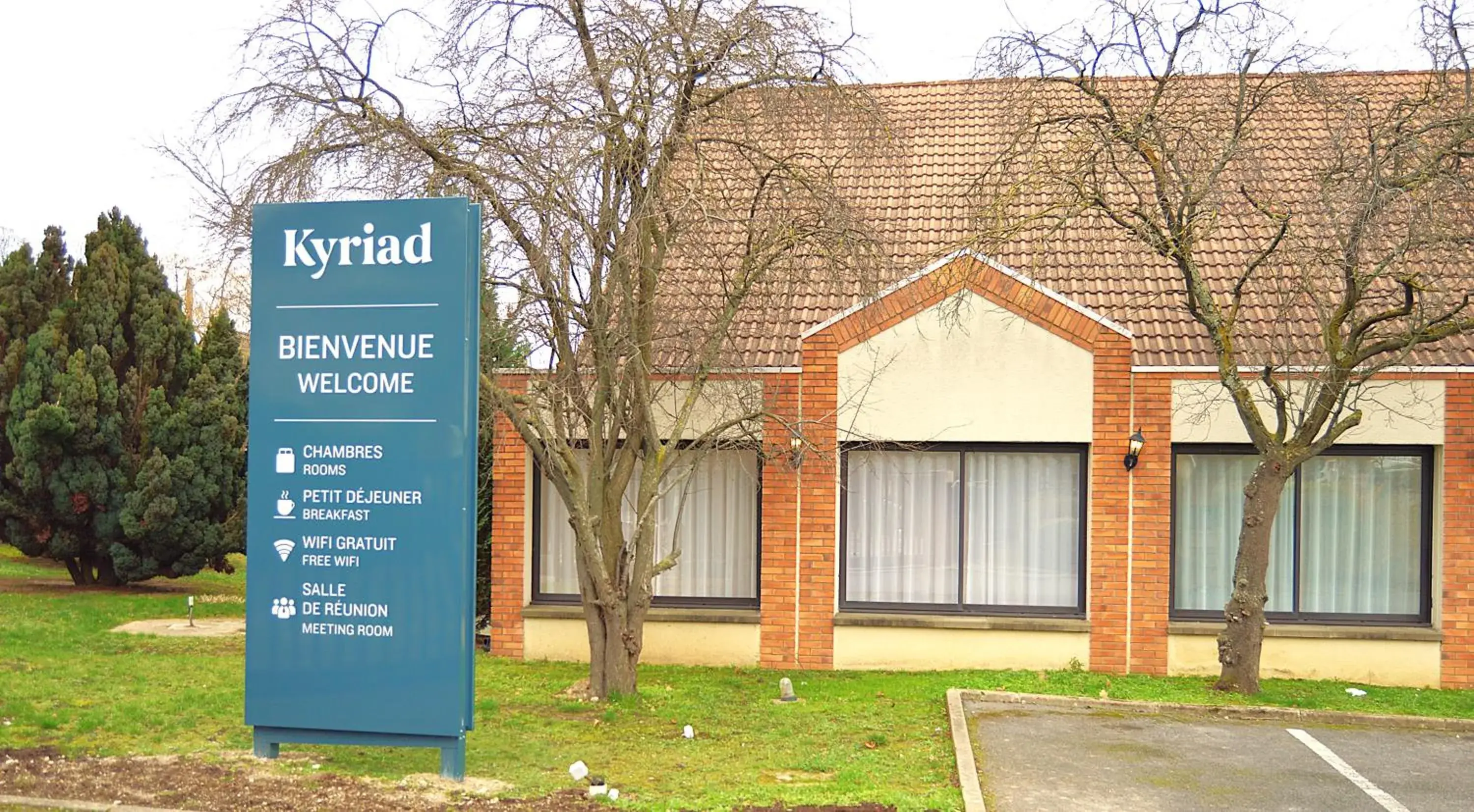Facade/entrance in Kyriad Argenteuil Facade/entrance in Kyriad Argenteuil