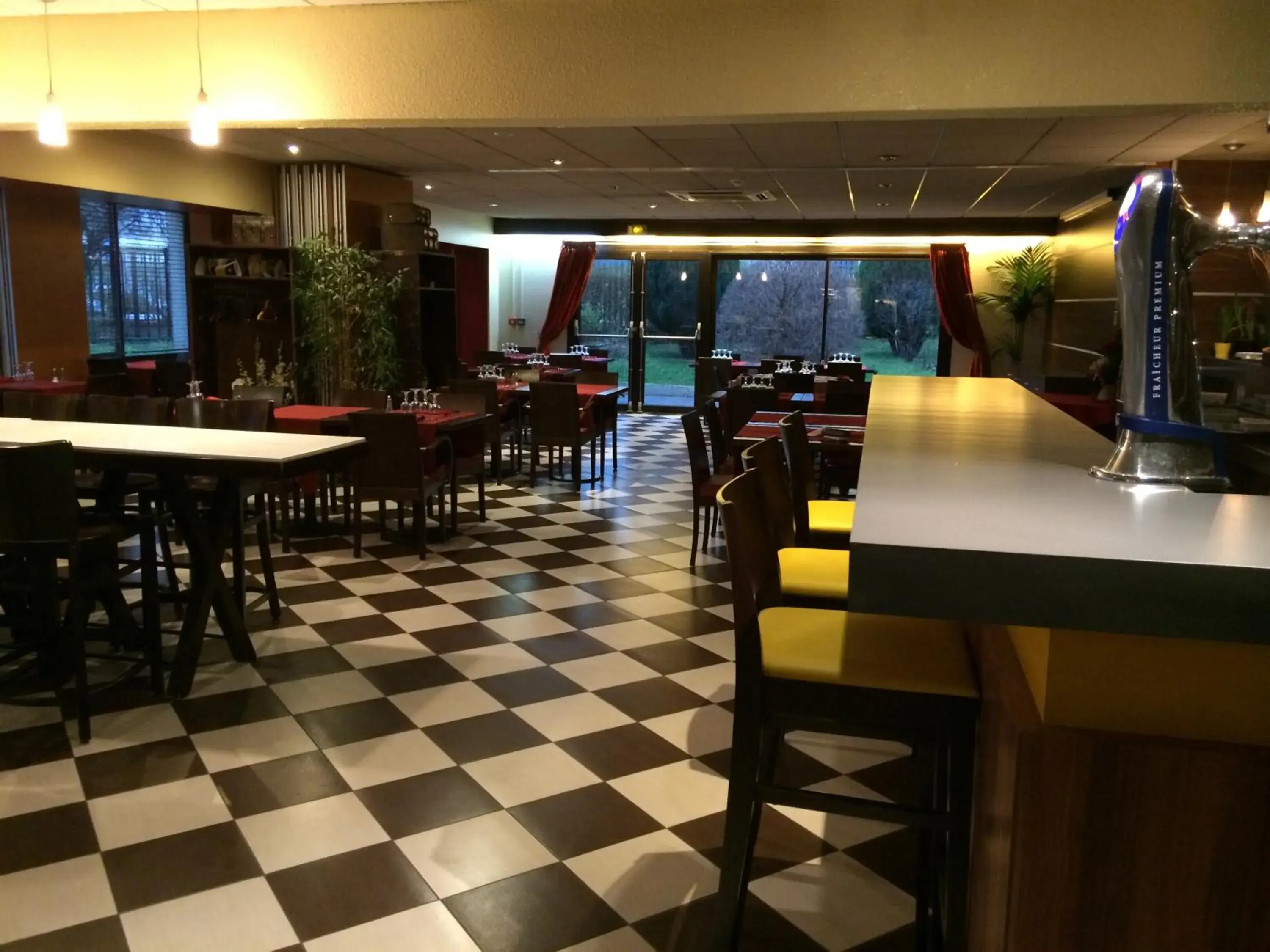 Lounge or bar in Kyriad Argenteuil Lounge or bar in Kyriad Argenteuil