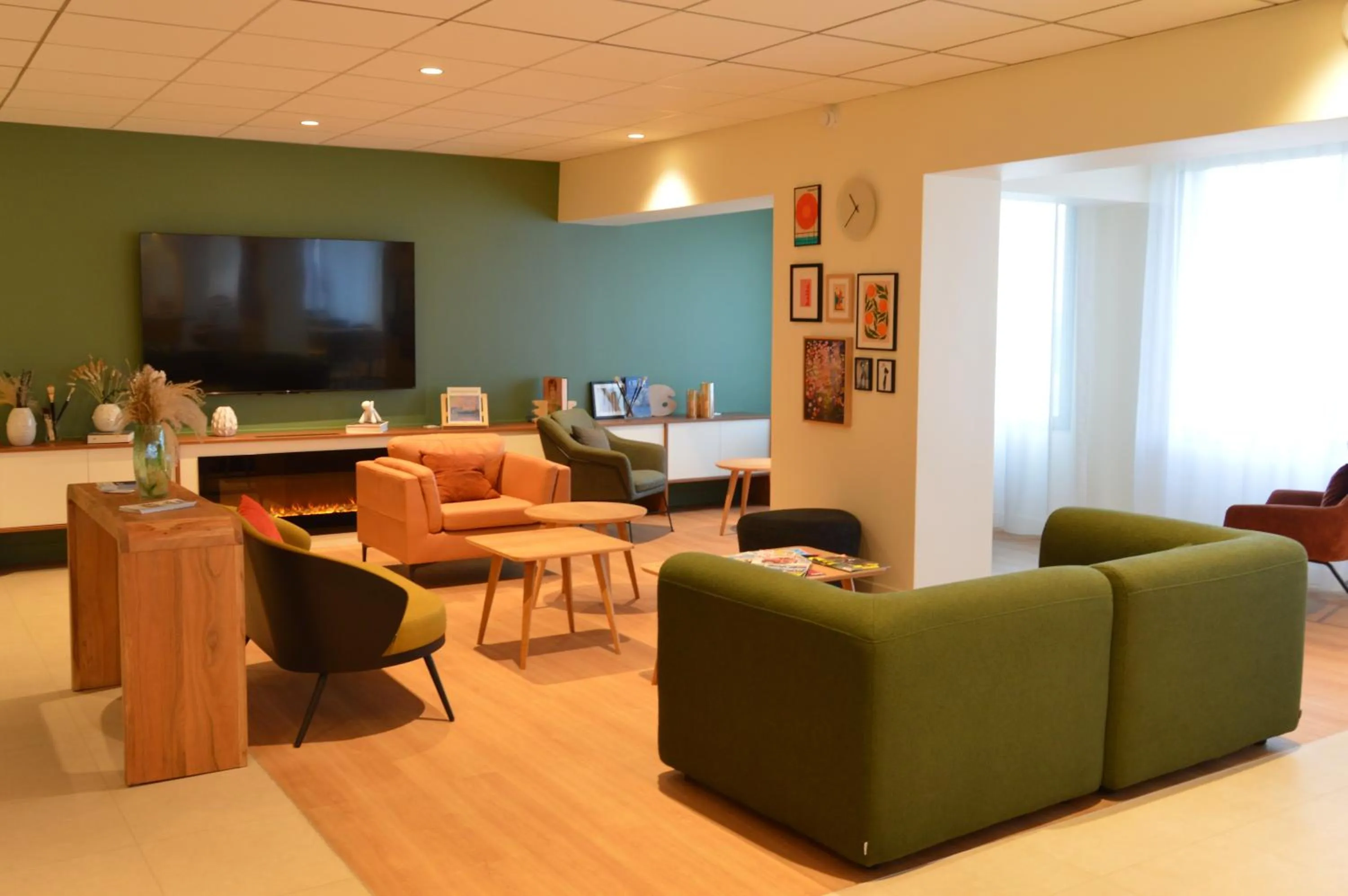 Communal lounge/ TV room in Kyriad Argenteuil