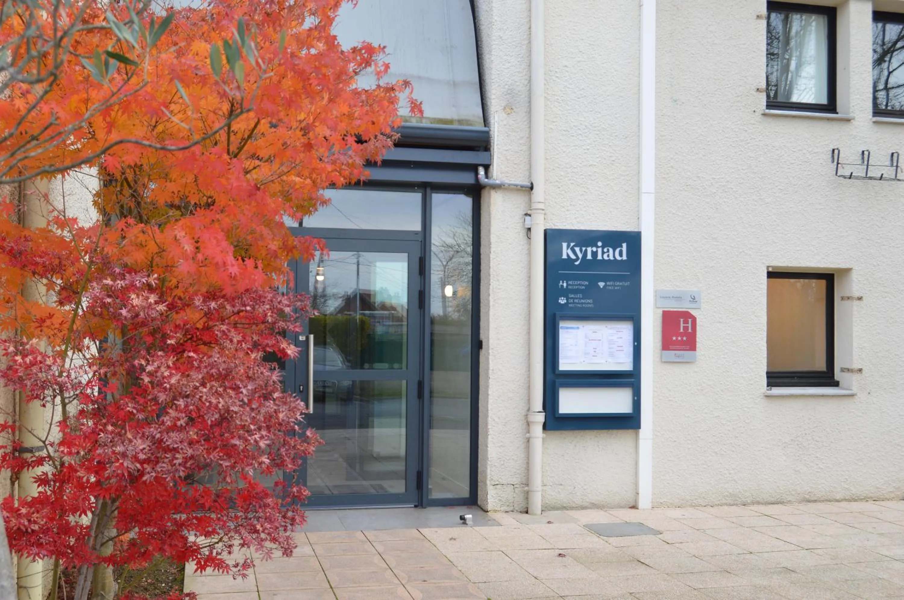 Facade/entrance in Kyriad Argenteuil