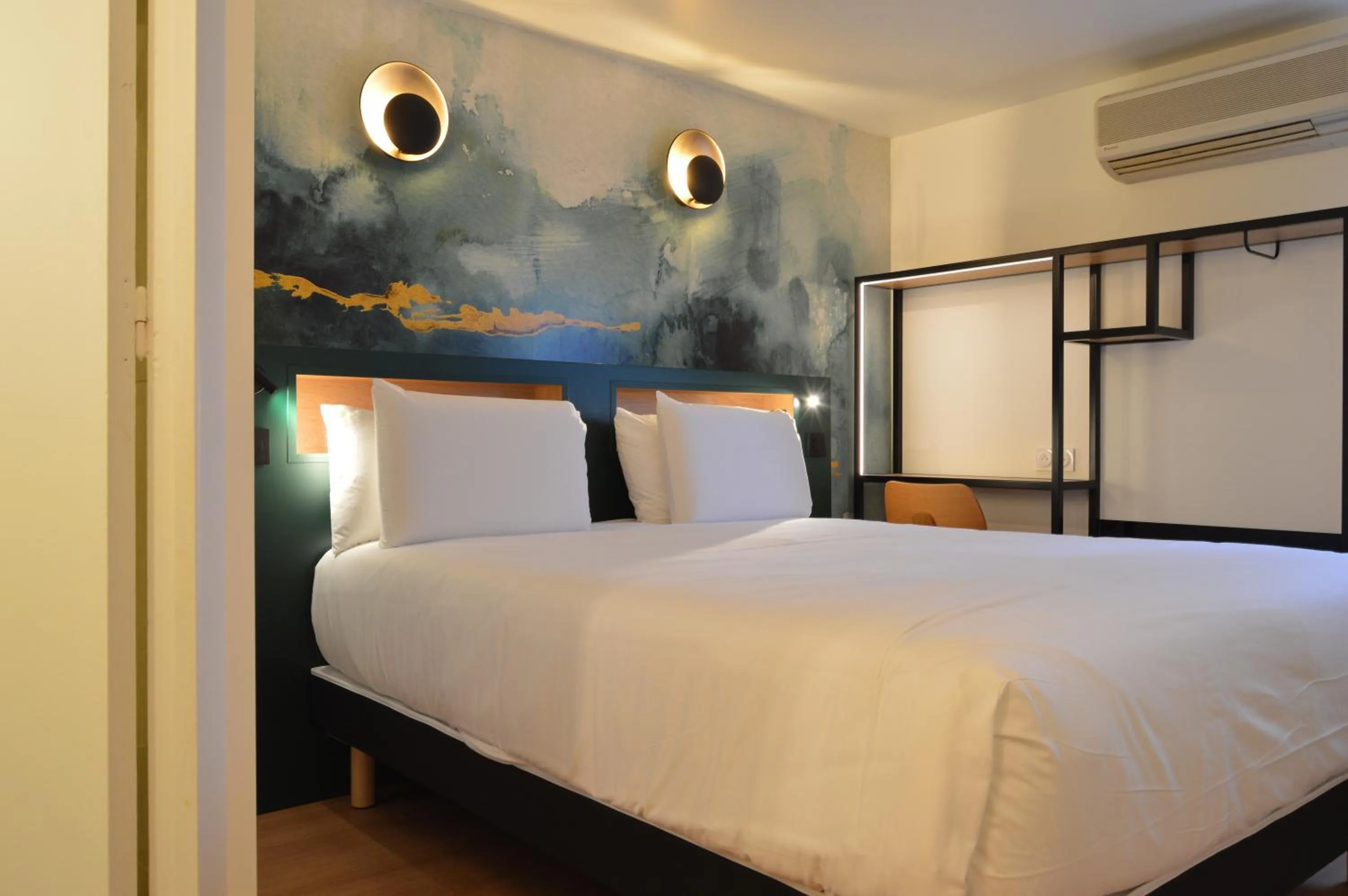 Bedroom, Bed in Kyriad Argenteuil