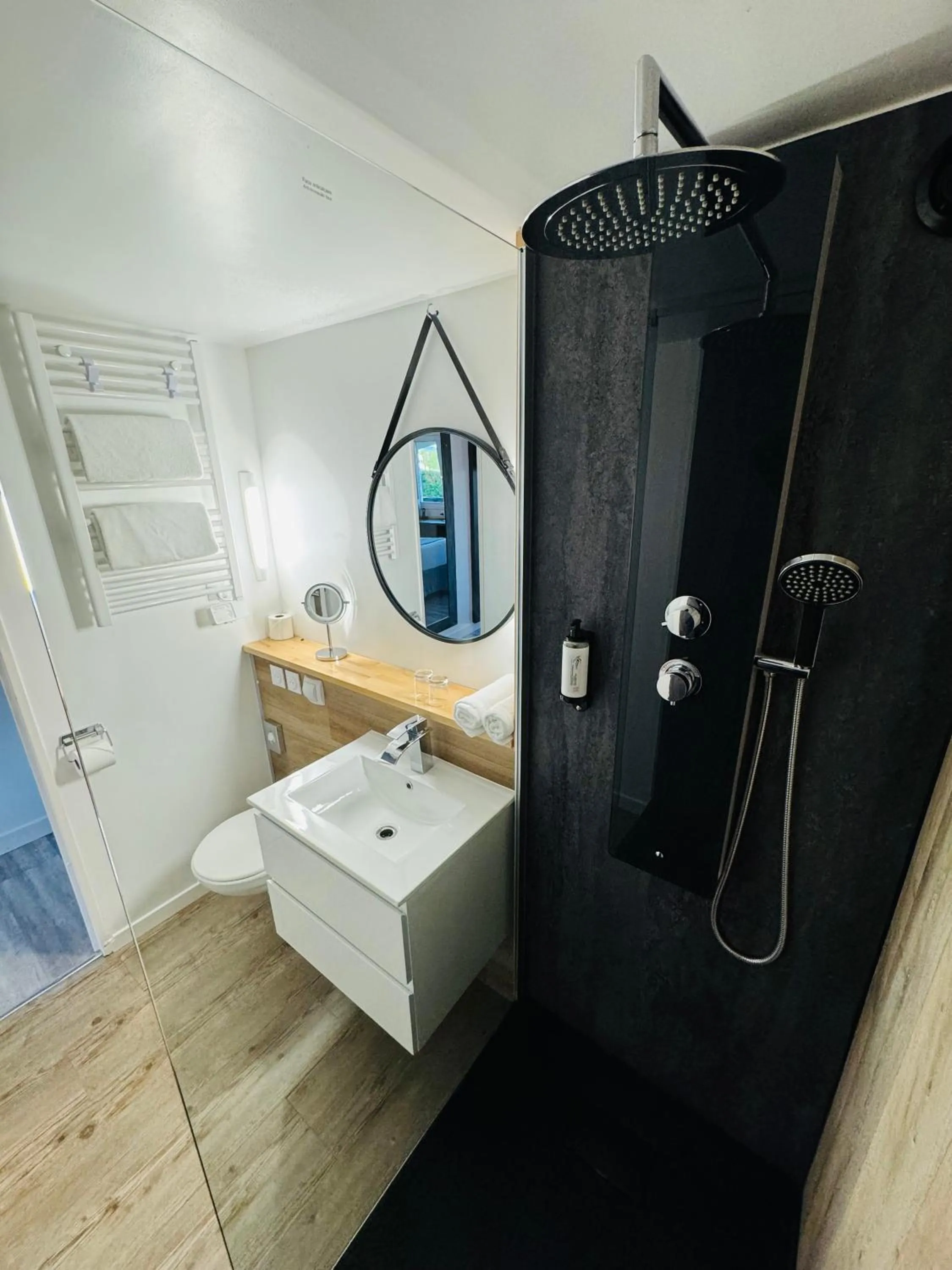 Shower in Kyriad Lisieux