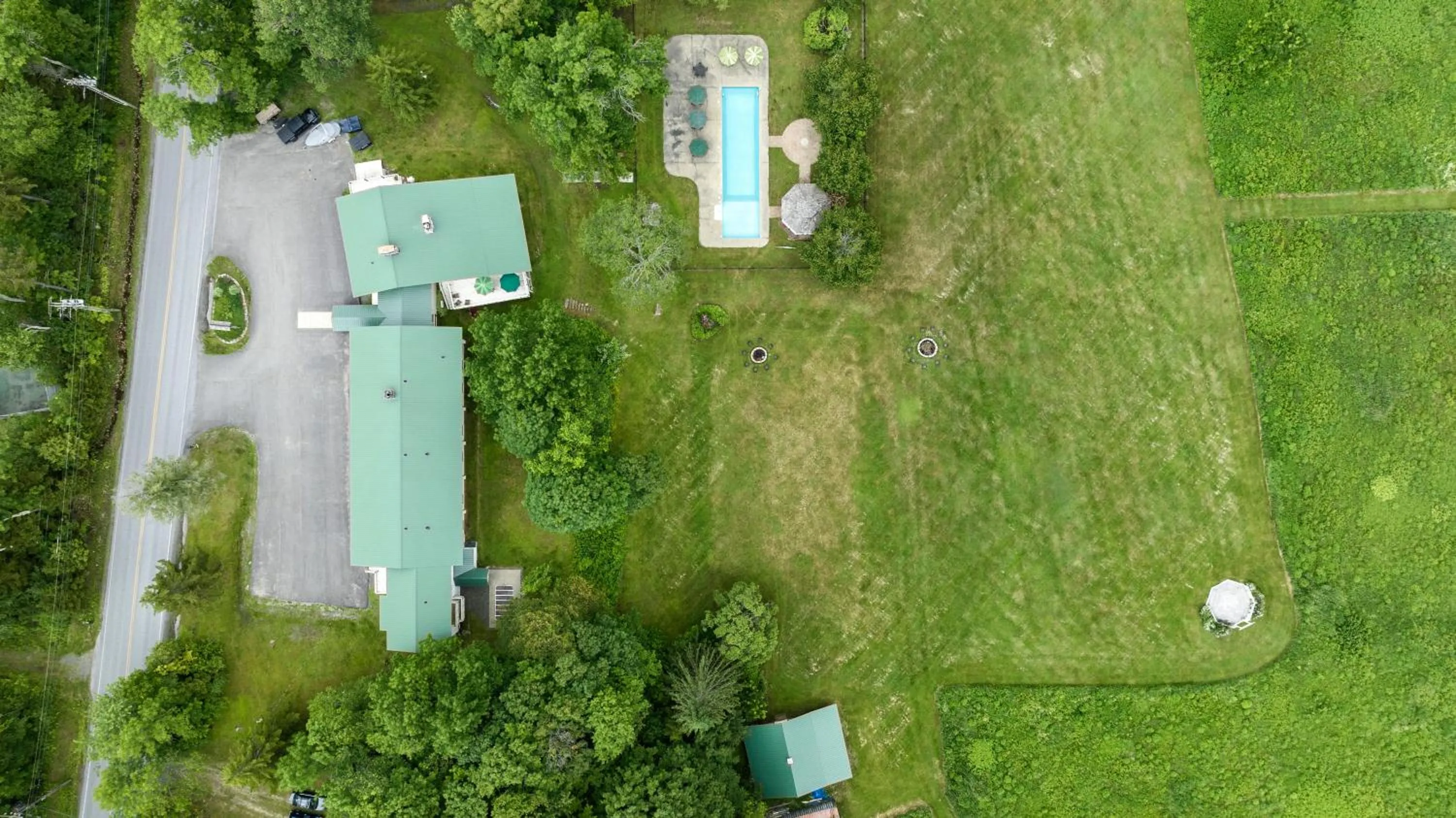 Property building in Mountaineer Inn