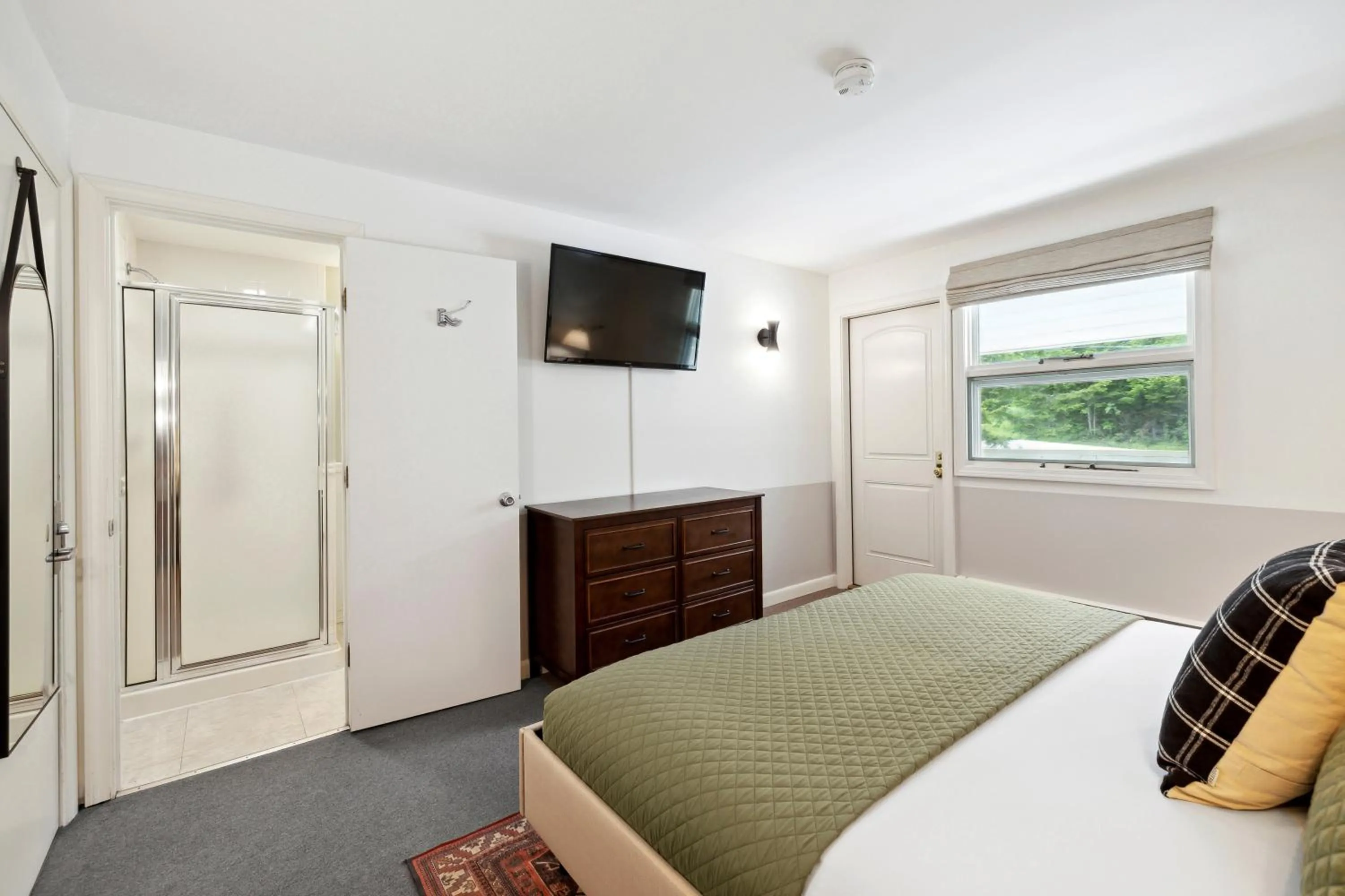 Bed in Mountaineer Inn