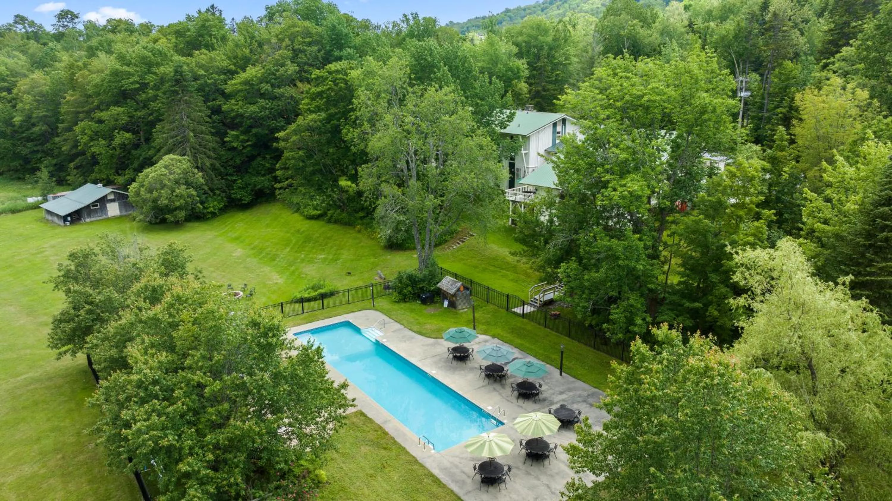 Property building in Mountaineer Inn