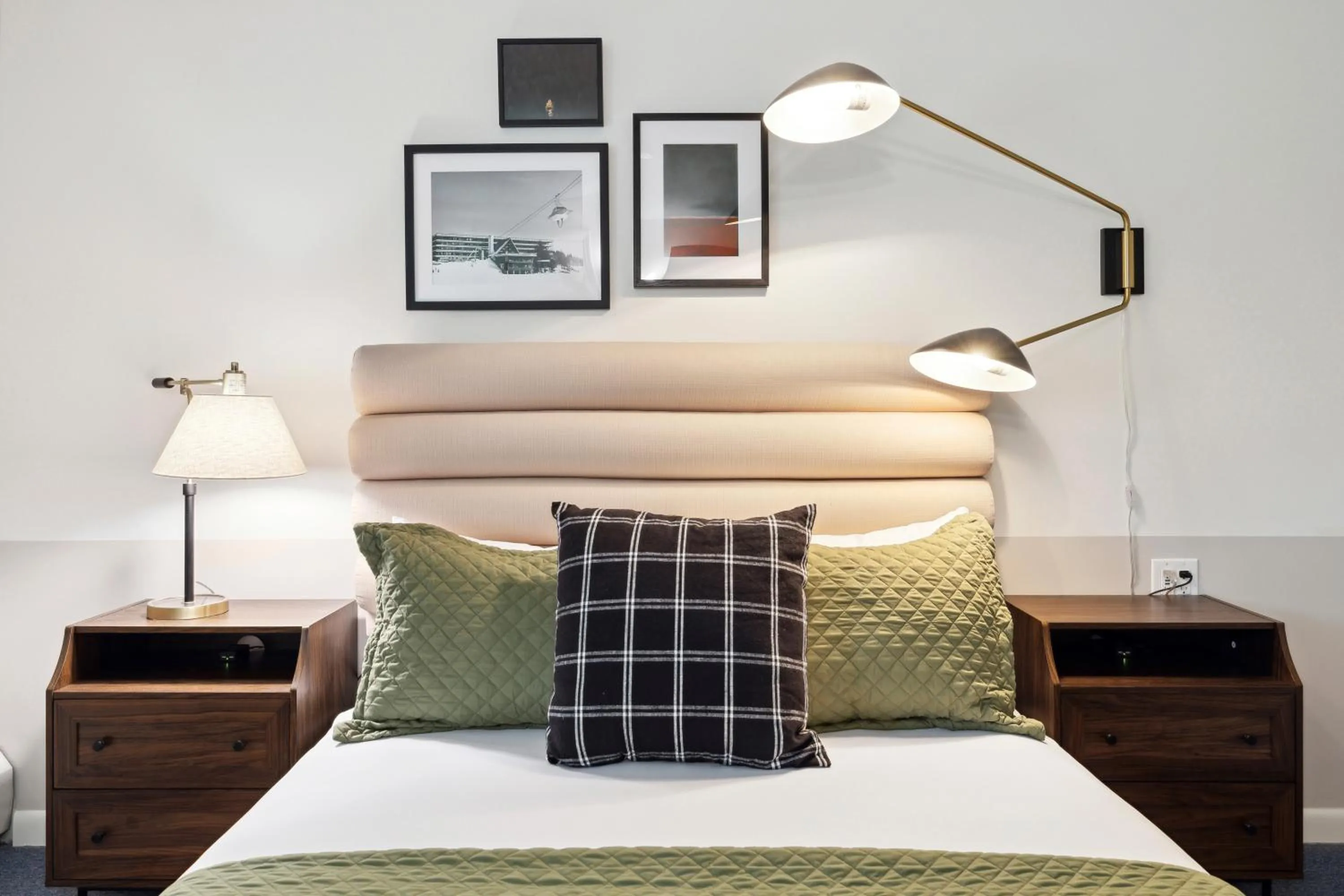 Bed in Mountaineer Inn