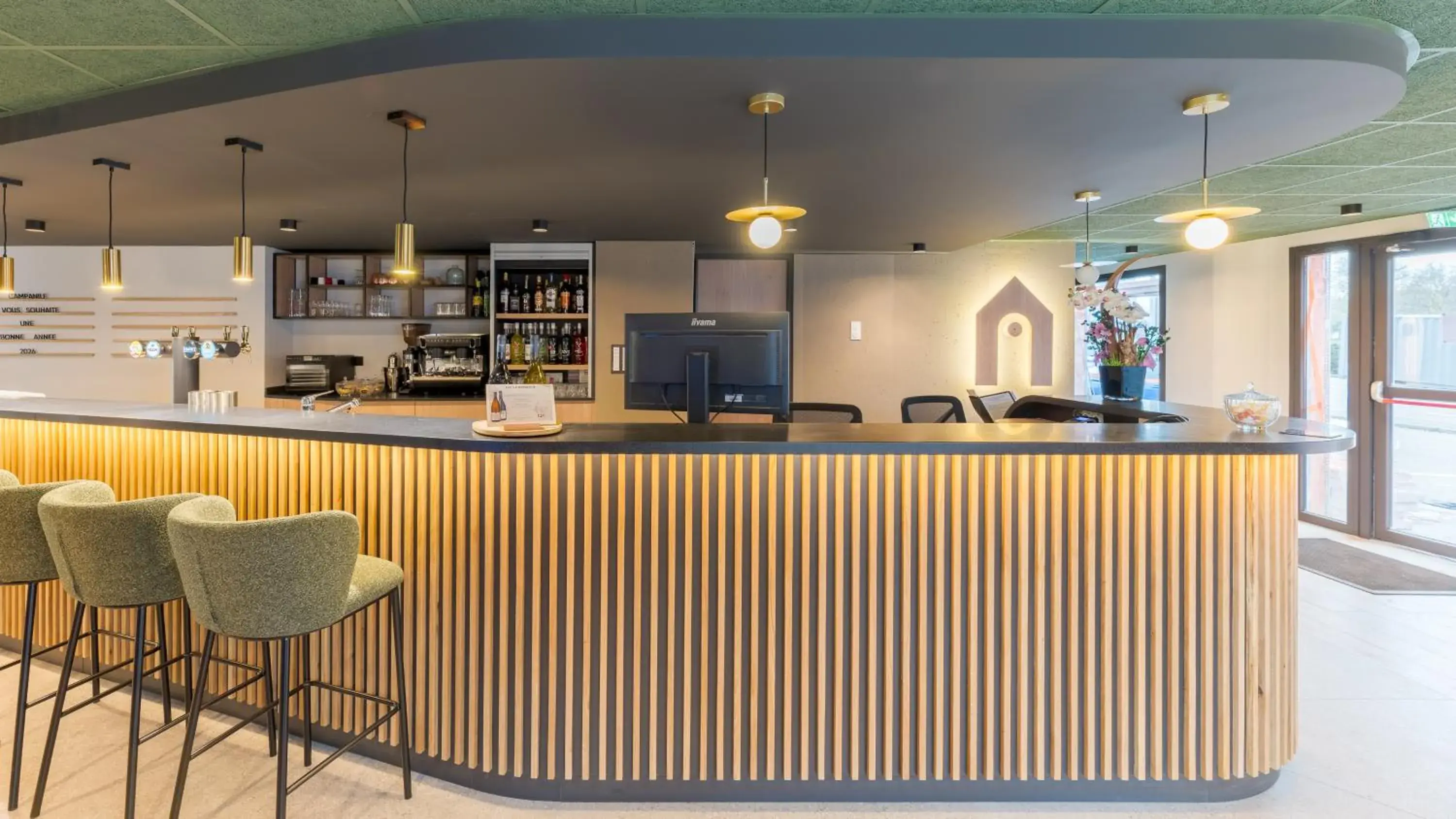 Lounge or bar in Campanile NATURE - Lyon Est Bron Eurexpo Lounge or bar in Campanile NATURE - Lyon Est Bron Eurexpo