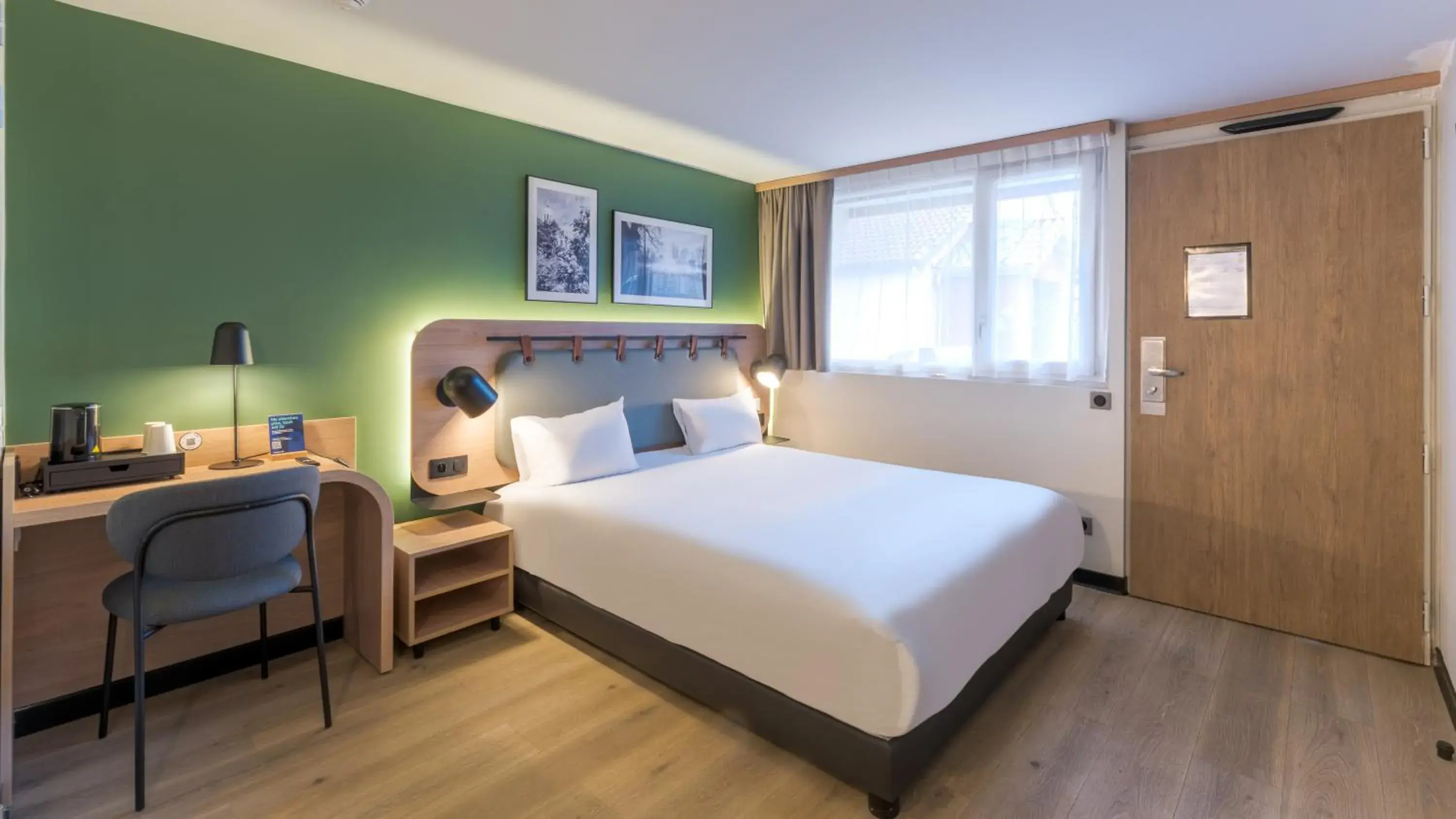 Coffee/tea facilities, Bed in Campanile NATURE - Lyon Est Bron Eurexpo Coffee/tea facilities, Bed in Campanile NATURE - Lyon Est Bron Eurexpo