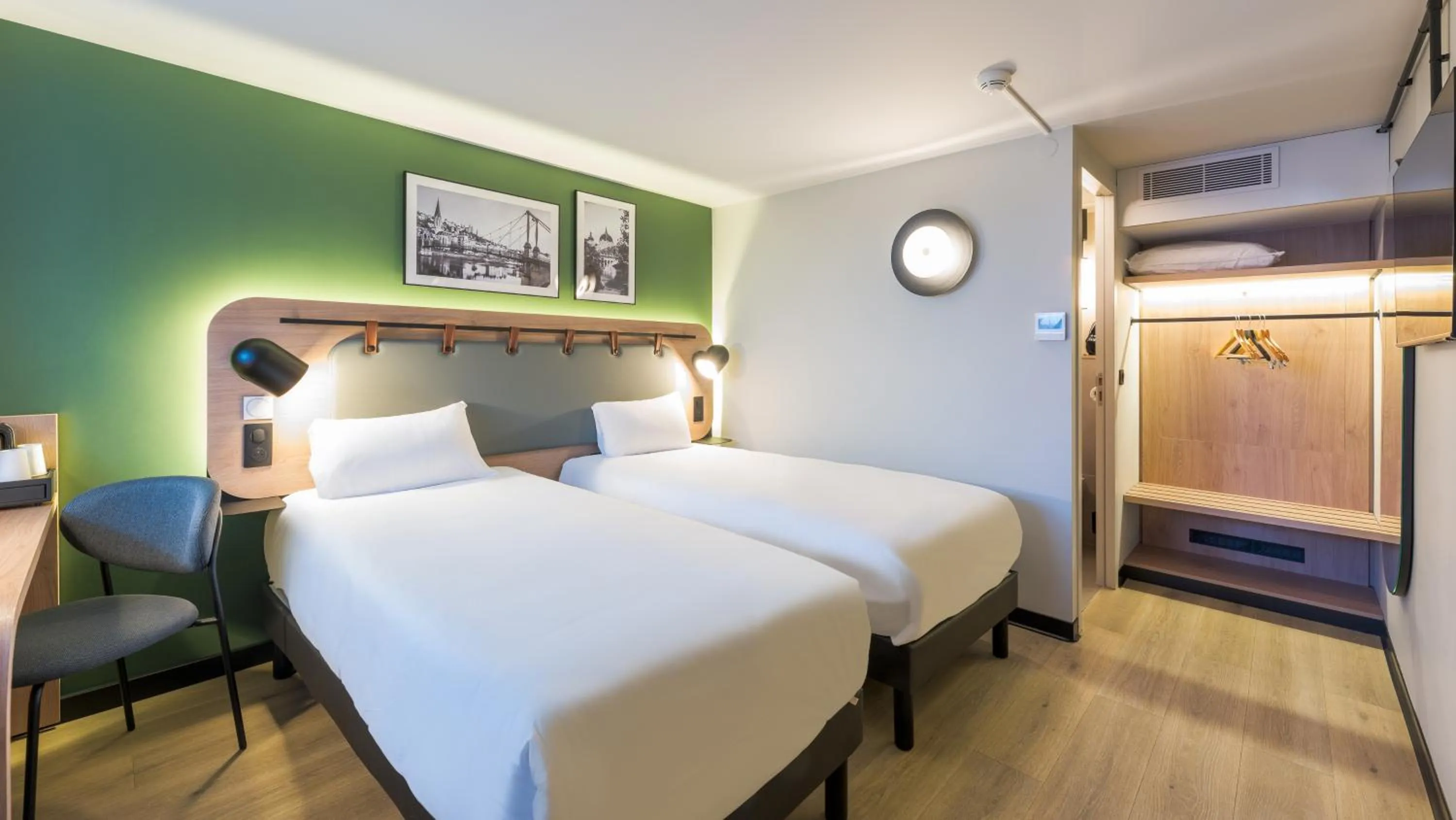 Bed in Campanile NATURE - Lyon Est Bron Eurexpo