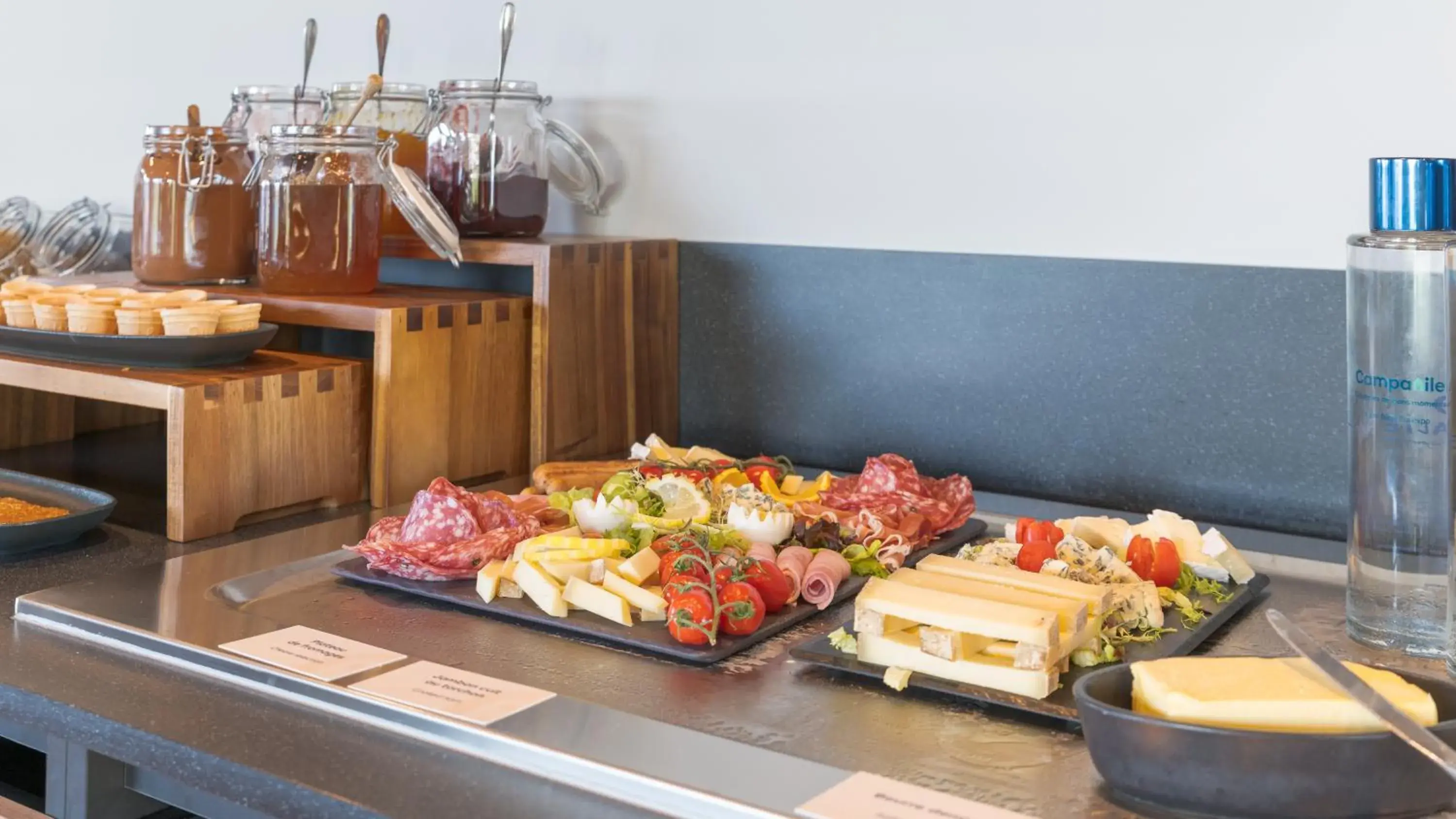 Food and drinks in Campanile NATURE - Lyon Est Bron Eurexpo Food and drinks in Campanile NATURE - Lyon Est Bron Eurexpo