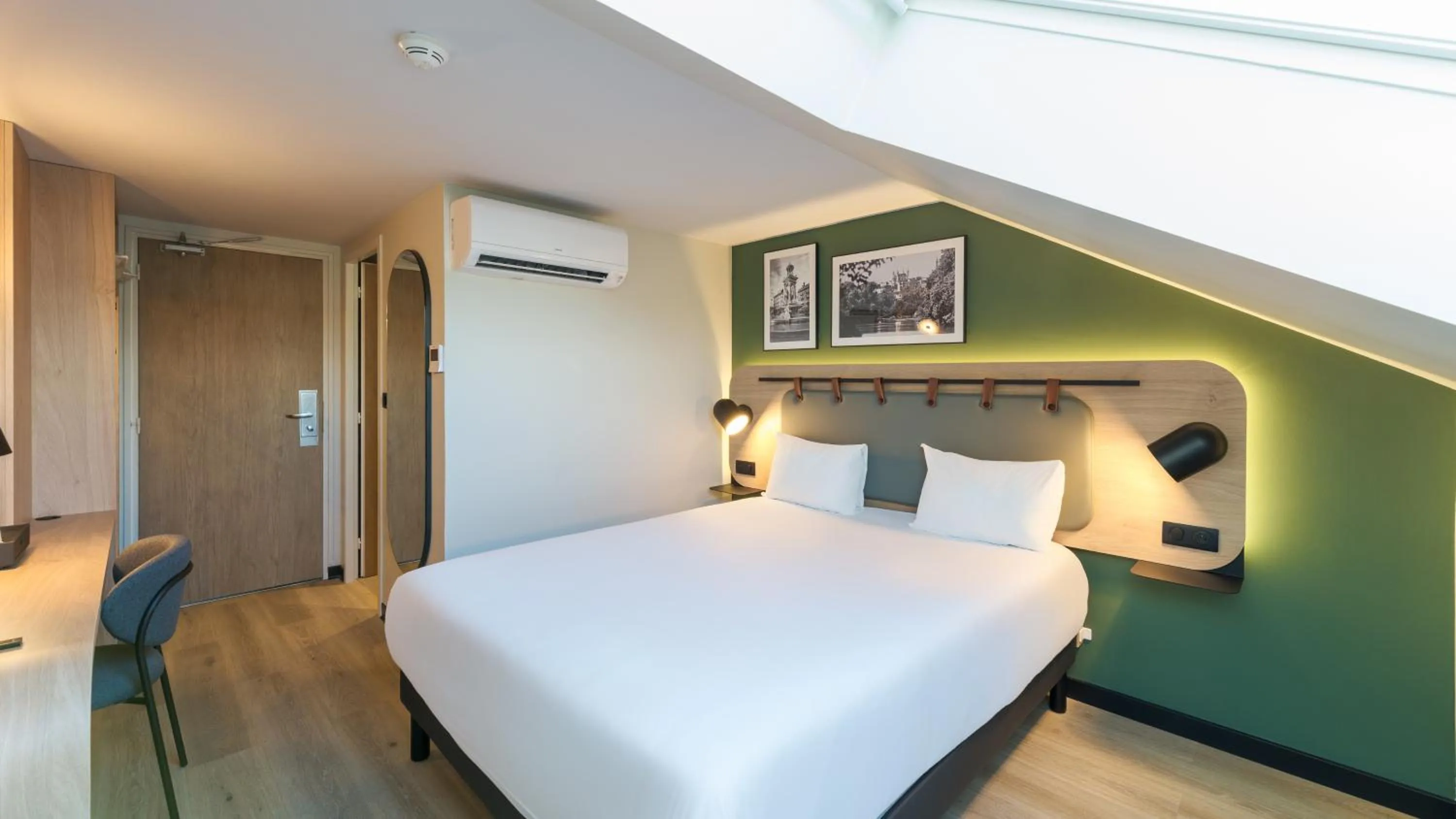 Bed in Campanile NATURE - Lyon Est Bron Eurexpo