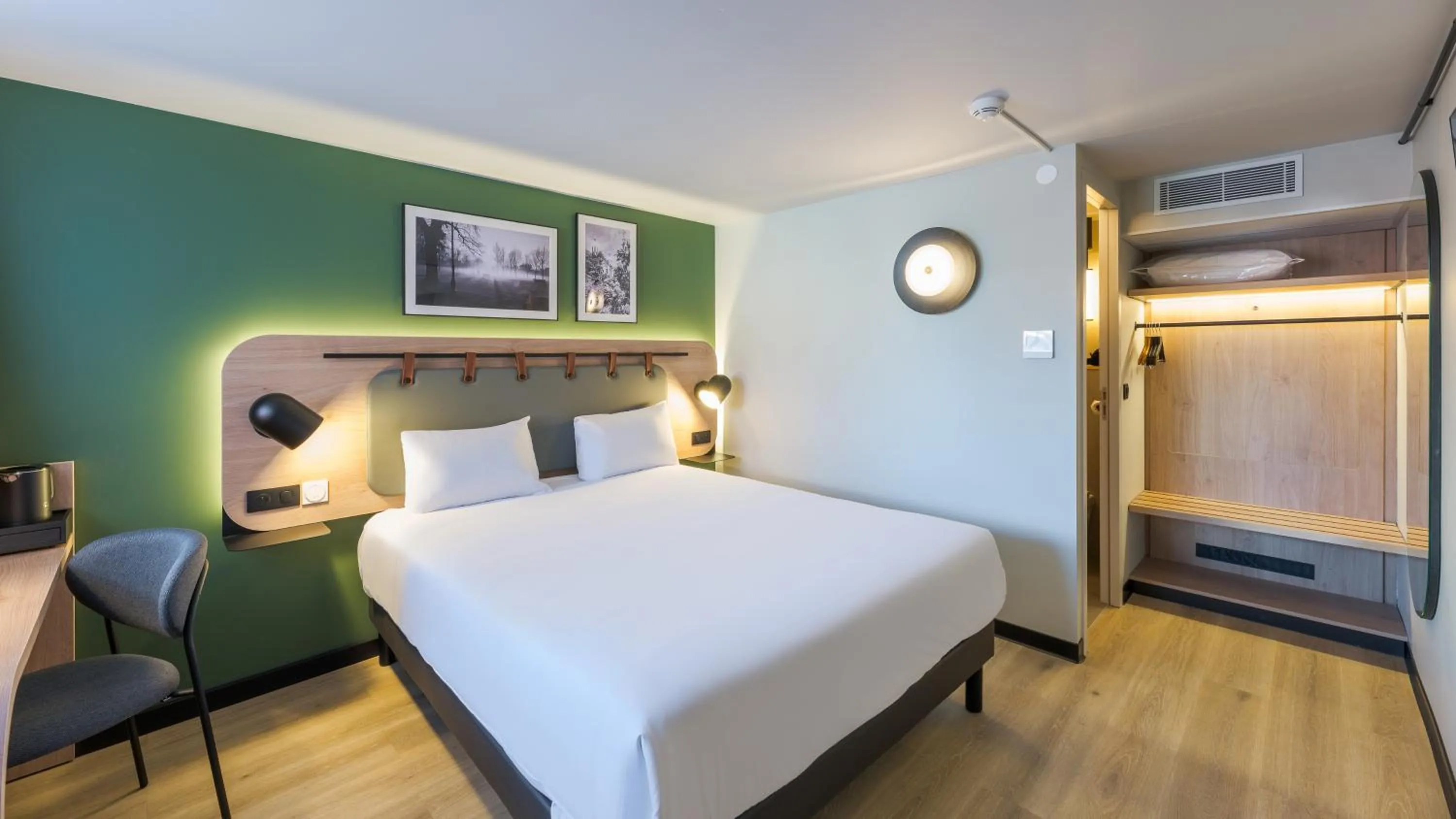 Bed in Campanile NATURE - Lyon Est Bron Eurexpo