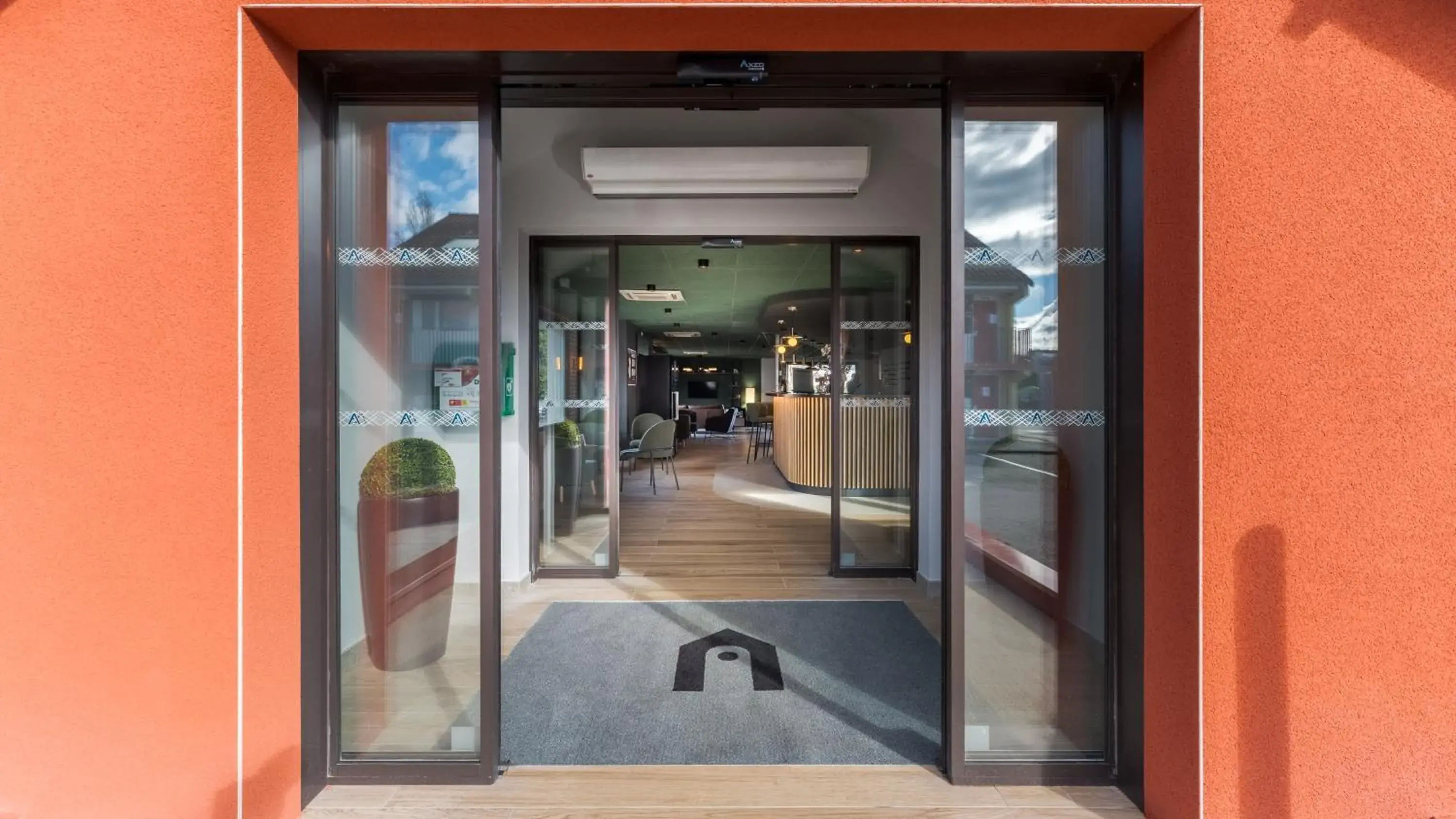 Property building in Campanile NATURE - Lyon Est Bron Eurexpo Property building in Campanile NATURE - Lyon Est Bron Eurexpo