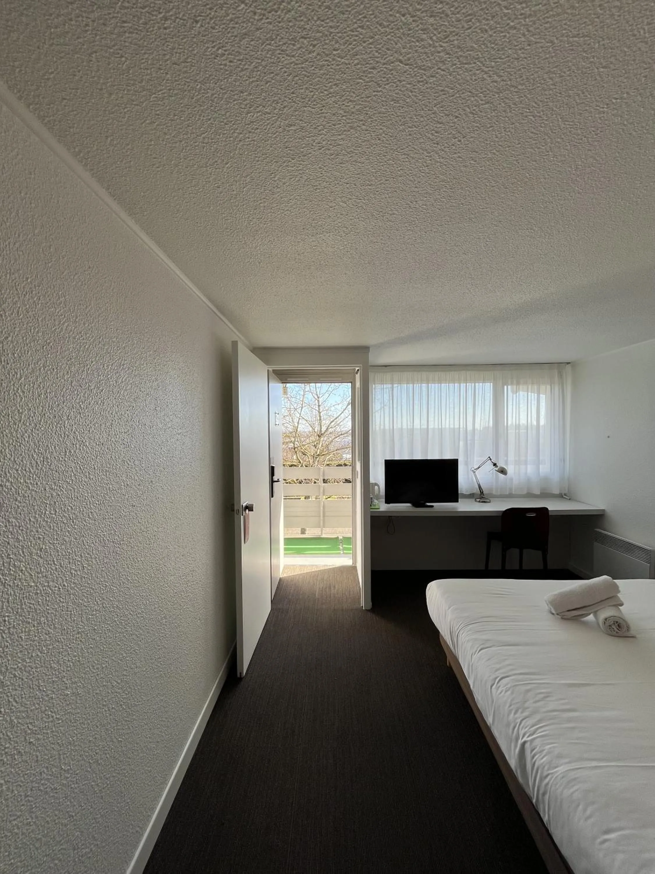 Bedroom, Bed in The Originals City, Hôtel Mâcon Nord