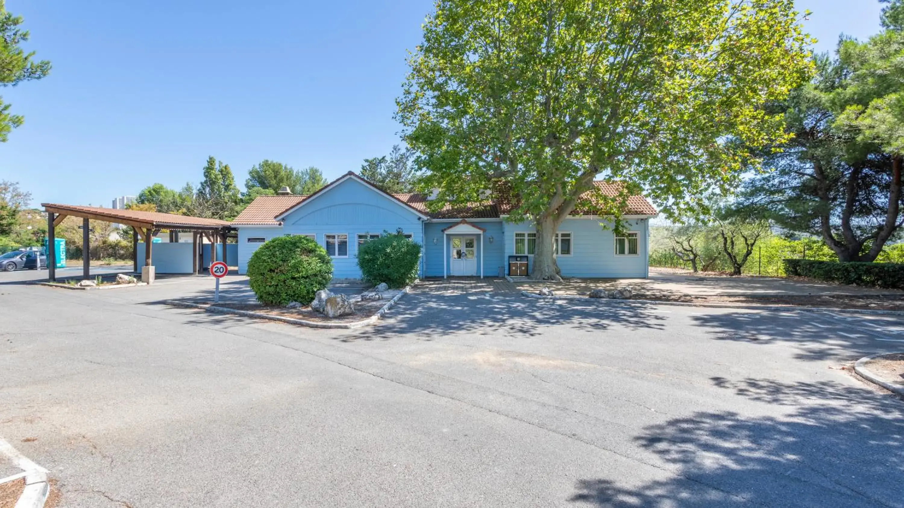 Property building in Campanile NATURE - Marseille Saint-Antoine Property building in Campanile NATURE - Marseille Saint-Antoine