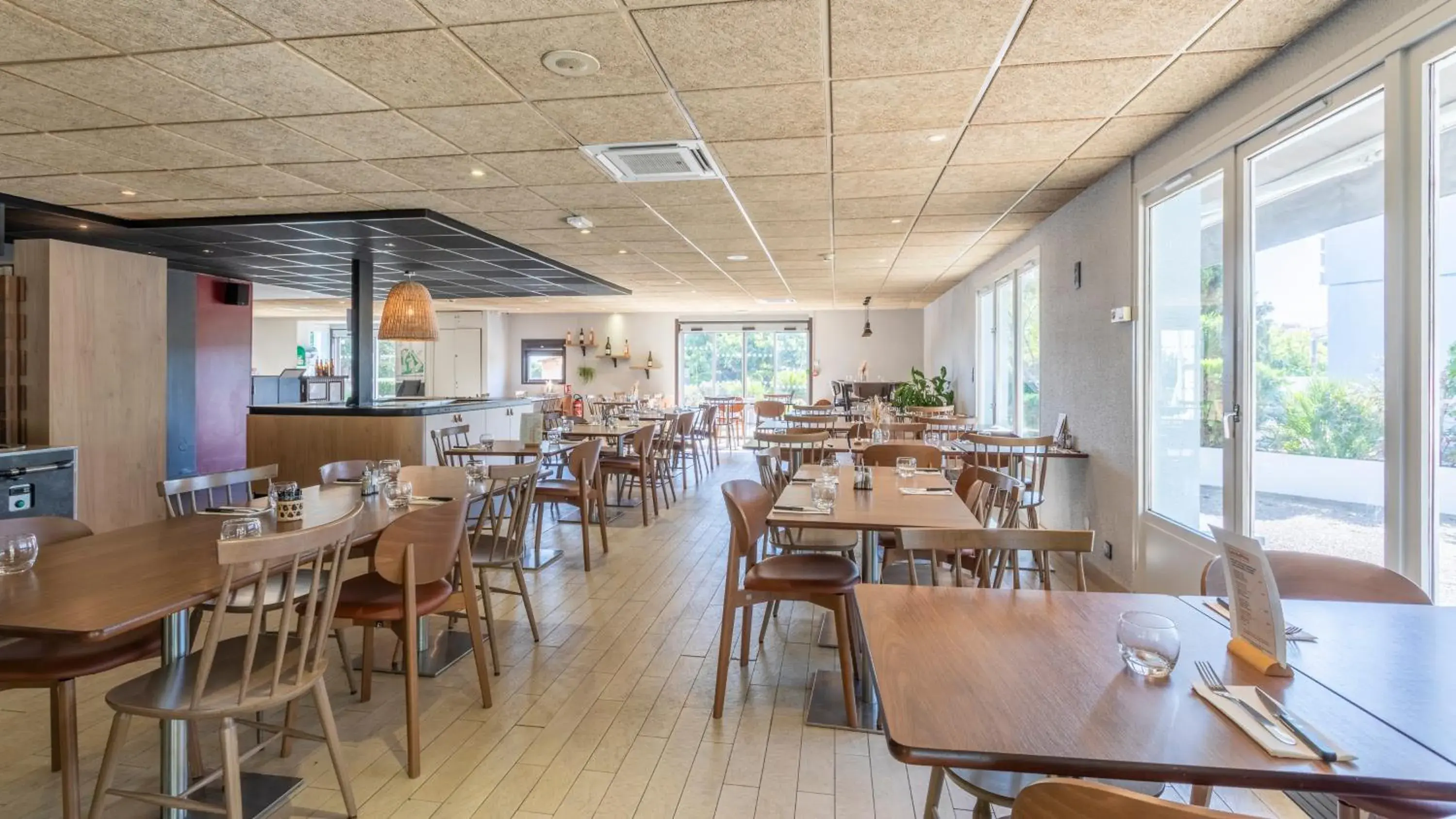 Restaurant/places to eat in Campanile NATURE - Marseille Saint-Antoine Restaurant/places to eat in Campanile NATURE - Marseille Saint-Antoine