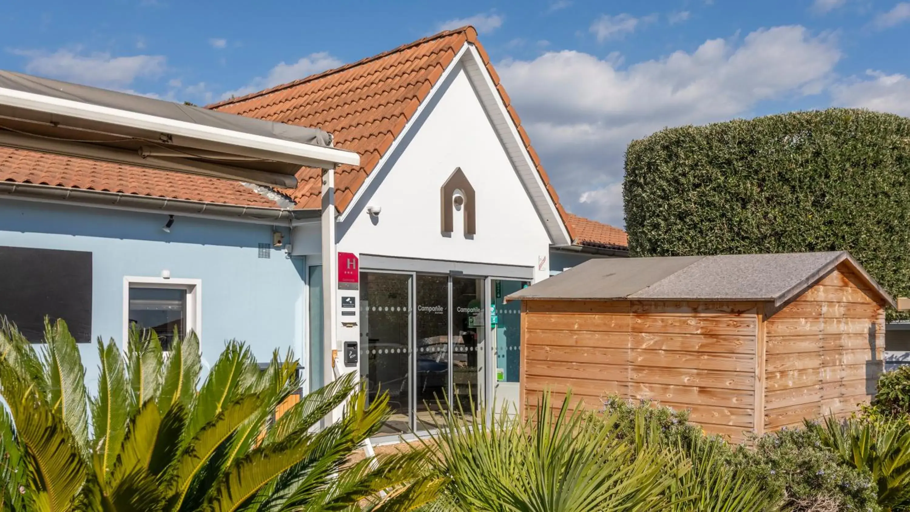 Facade/entrance in Campanile NATURE - Marseille Saint-Antoine Facade/entrance in Campanile NATURE - Marseille Saint-Antoine