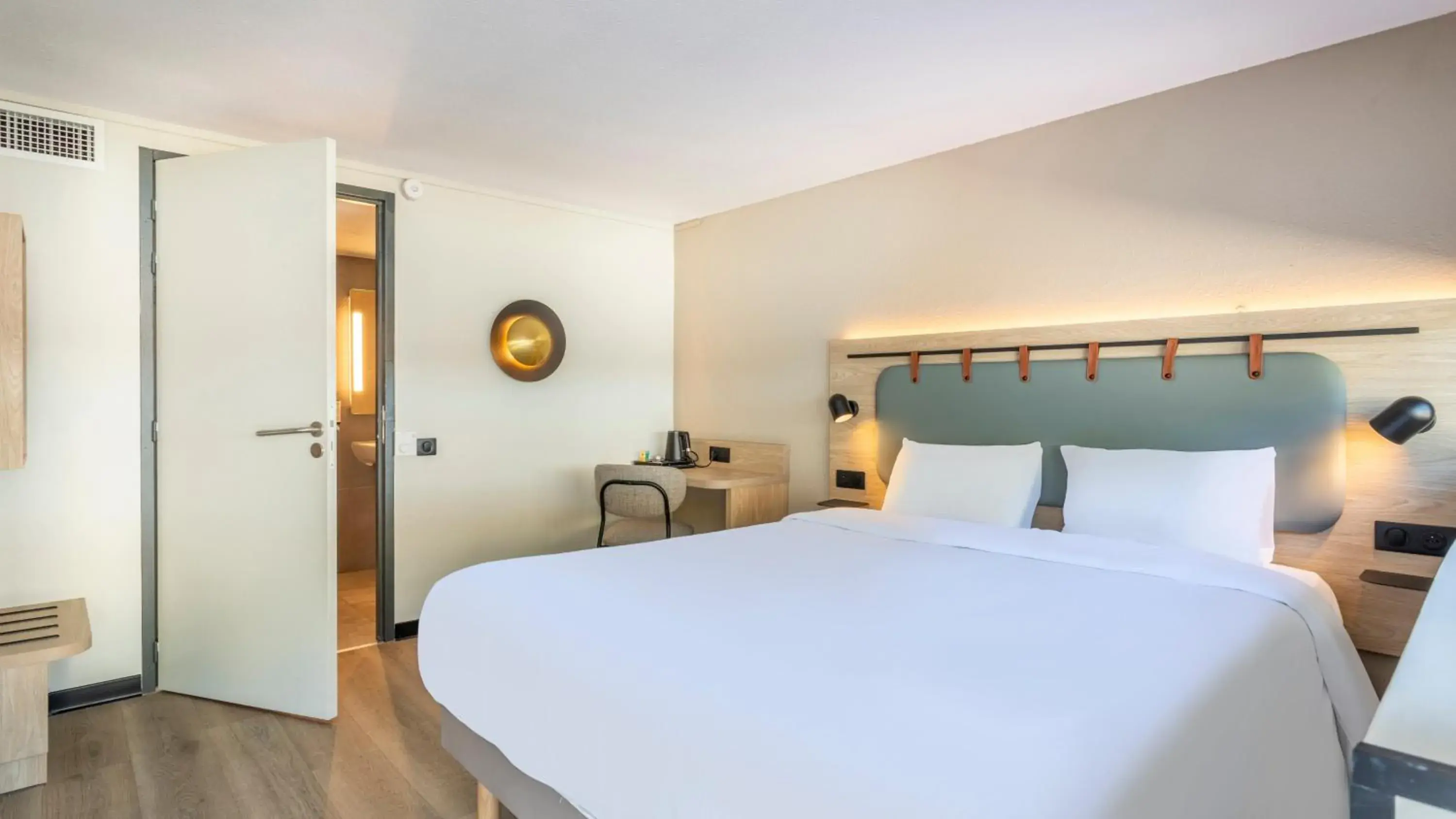 Photo of the whole room, Bed in Campanile NATURE - Marseille Saint-Antoine Photo of the whole room, Bed in Campanile NATURE - Marseille Saint-Antoine