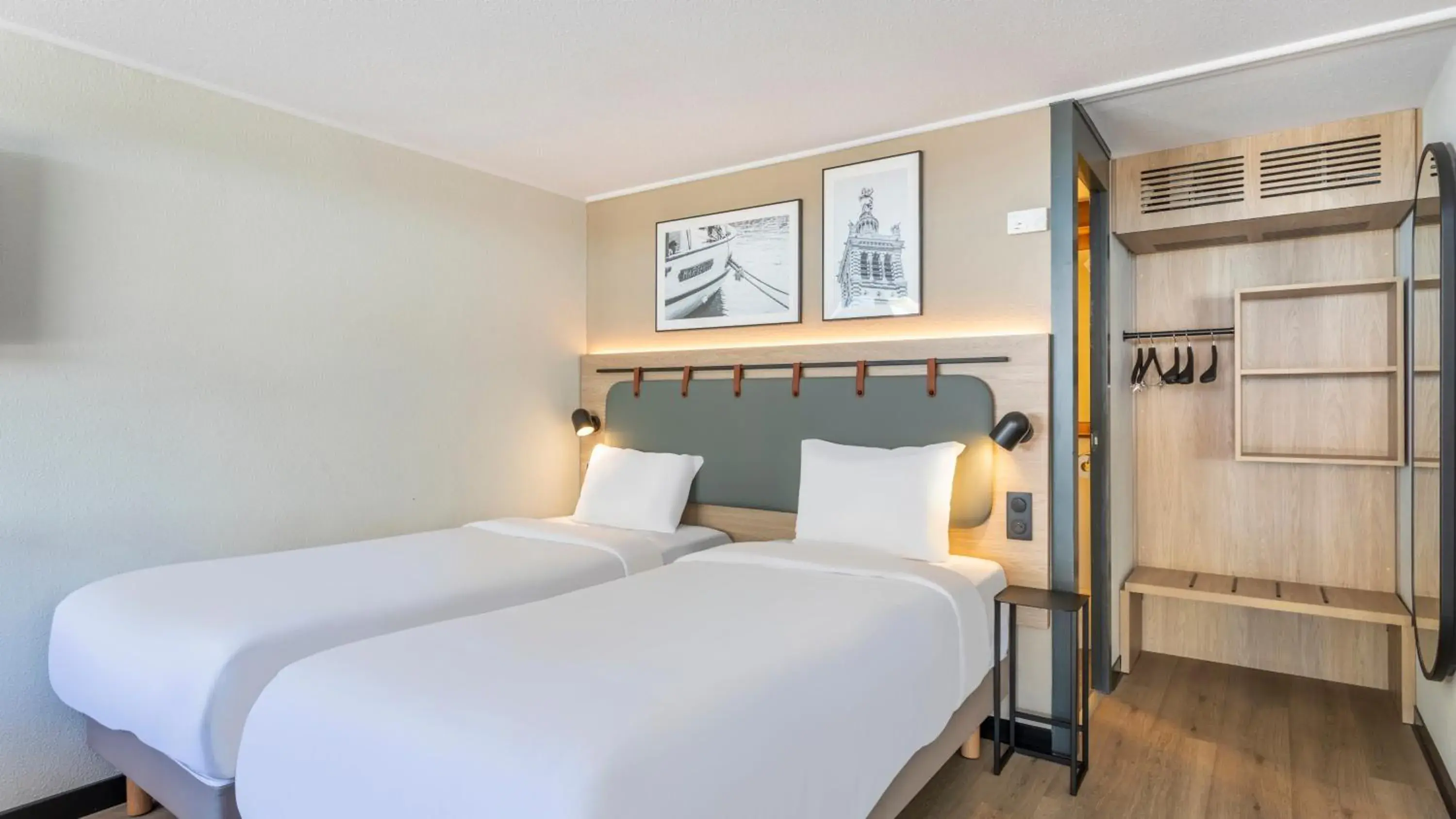 Photo of the whole room, Bed in Campanile NATURE - Marseille Saint-Antoine Photo of the whole room, Bed in Campanile NATURE - Marseille Saint-Antoine