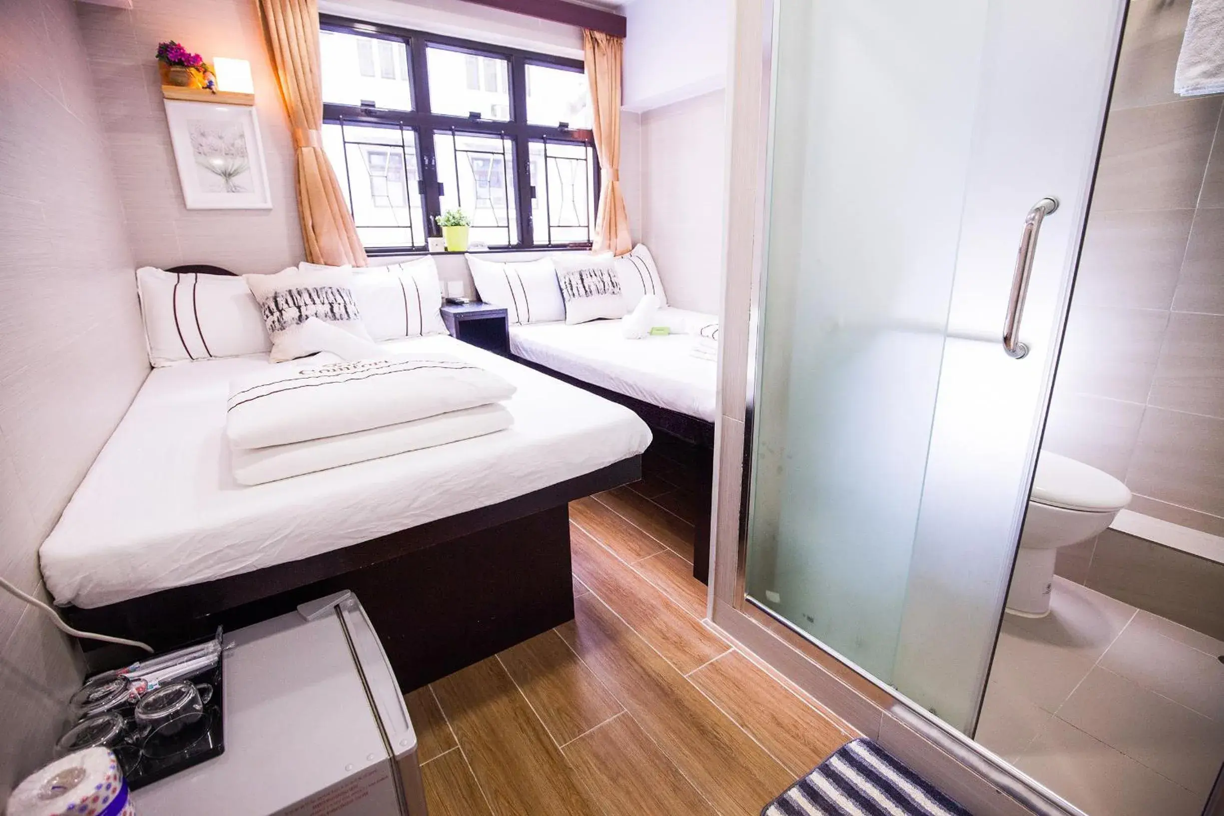 Bedroom, Bed in Smiley Inn Bedroom, Bed in Smiley Inn