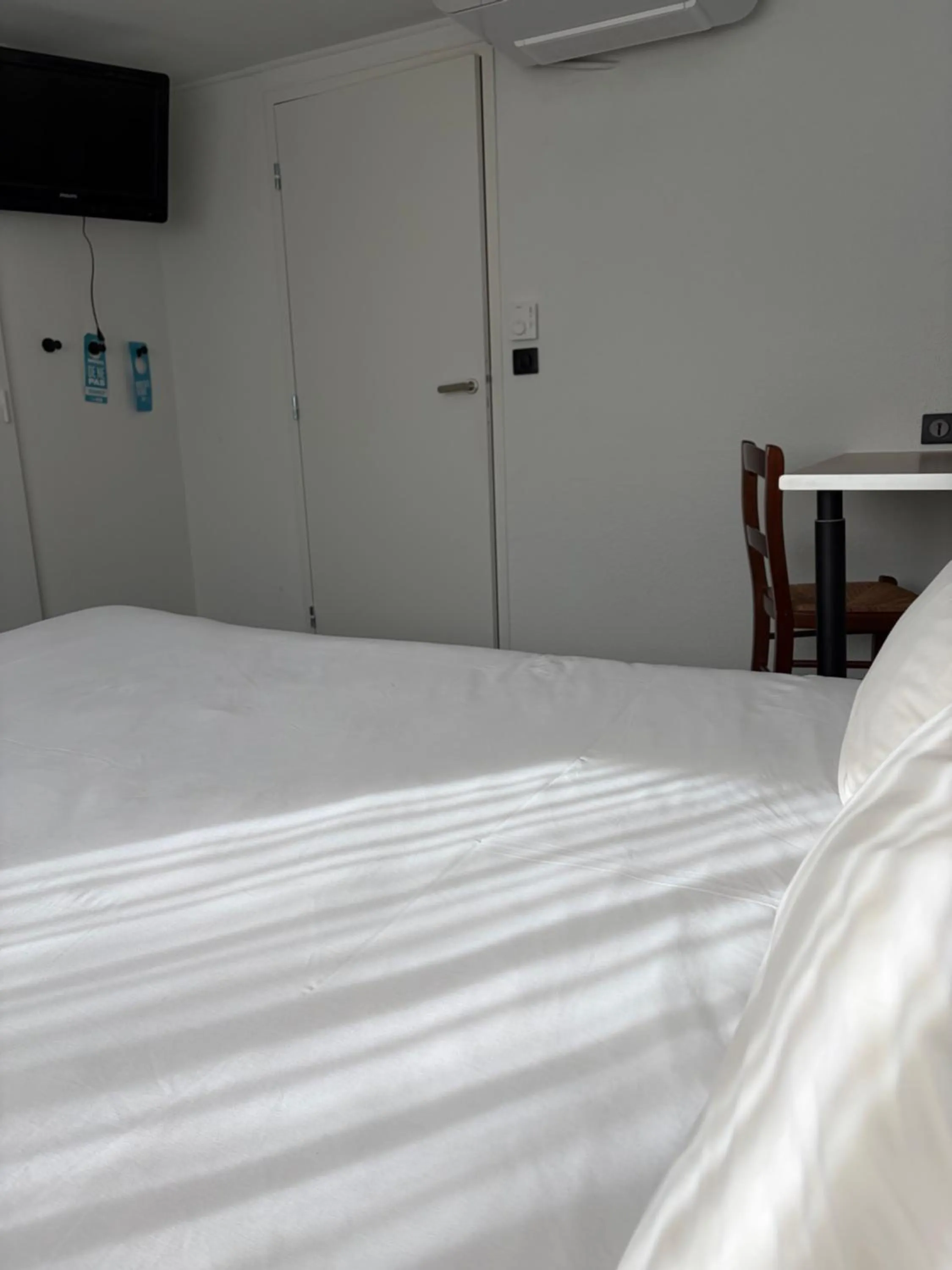 Bedroom, Bed in Kyriad Direct Marseille Est La Valentine