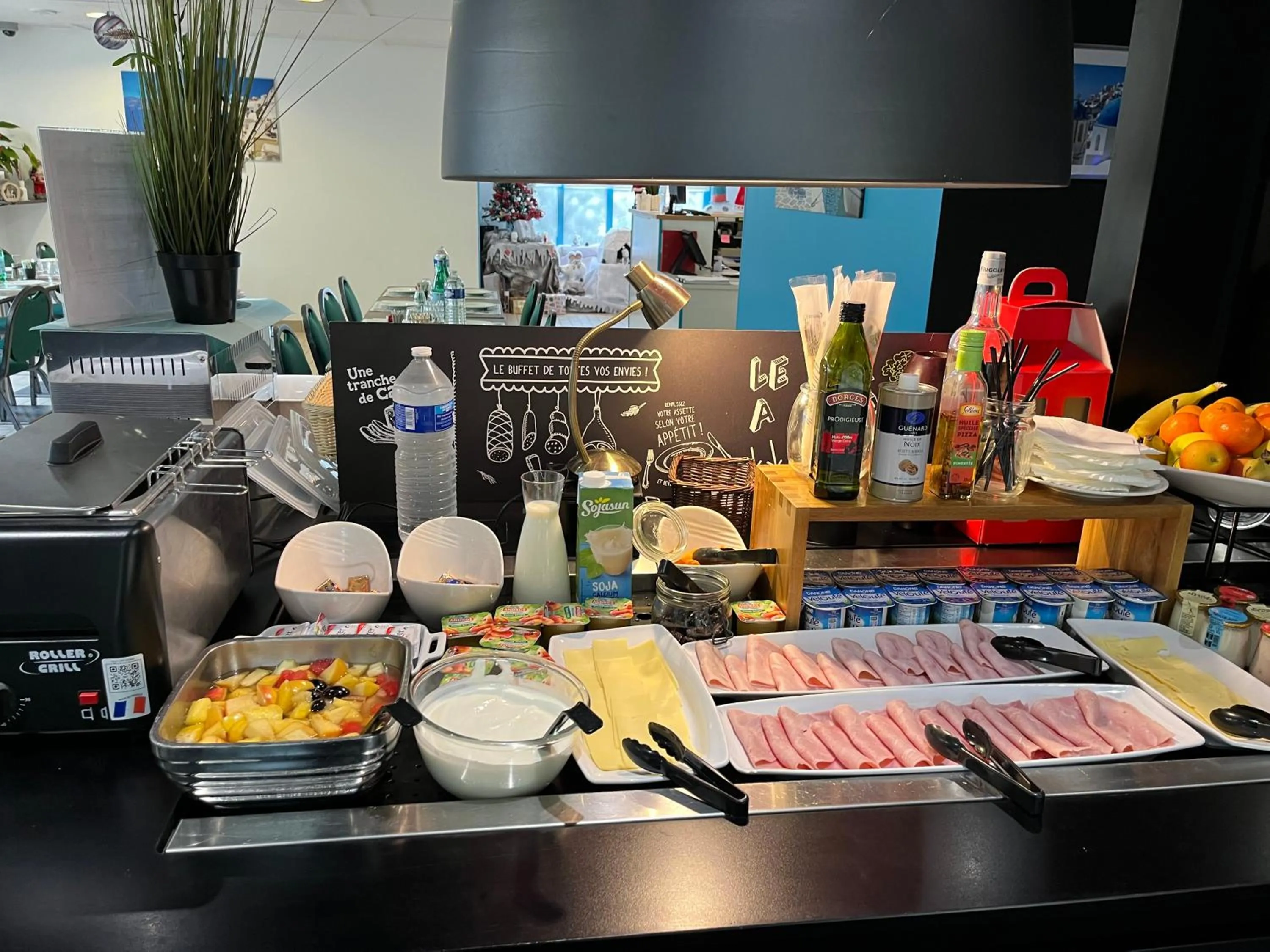 Breakfast in Kyriad Direct Marseille Est La Valentine