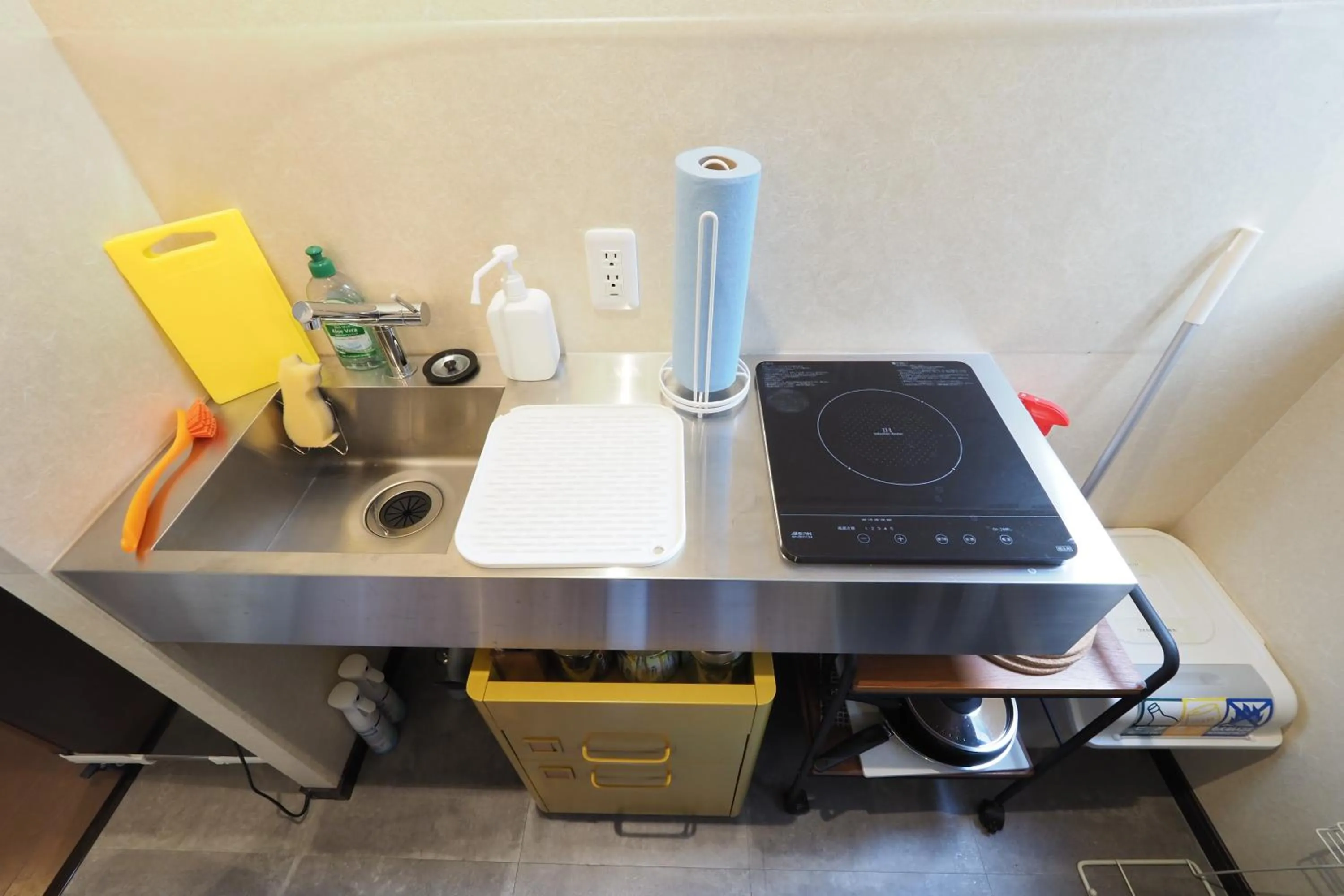 Kitchen or kitchenette in Nekokura Hostel