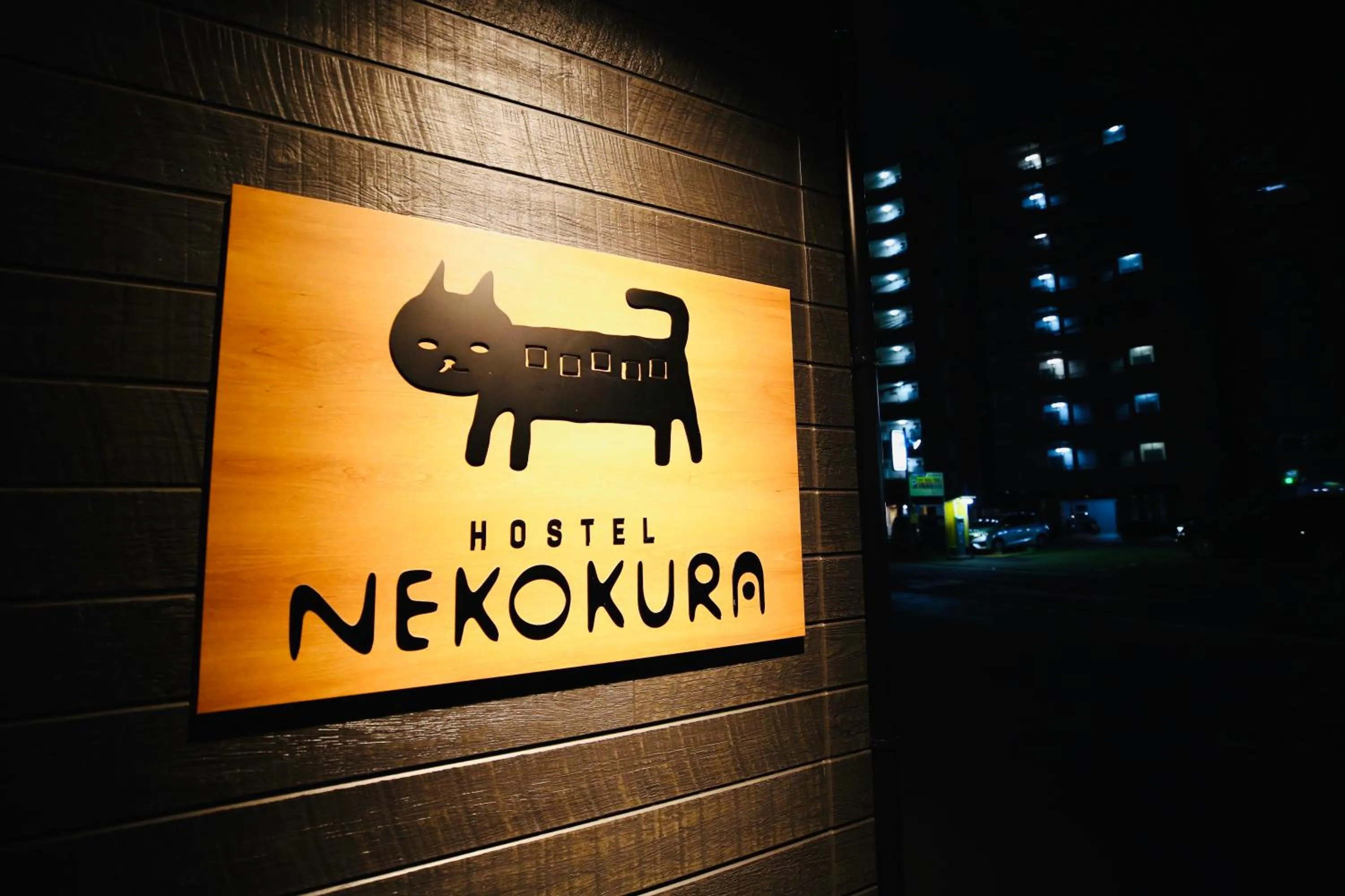 Facade/entrance in Nekokura Hostel