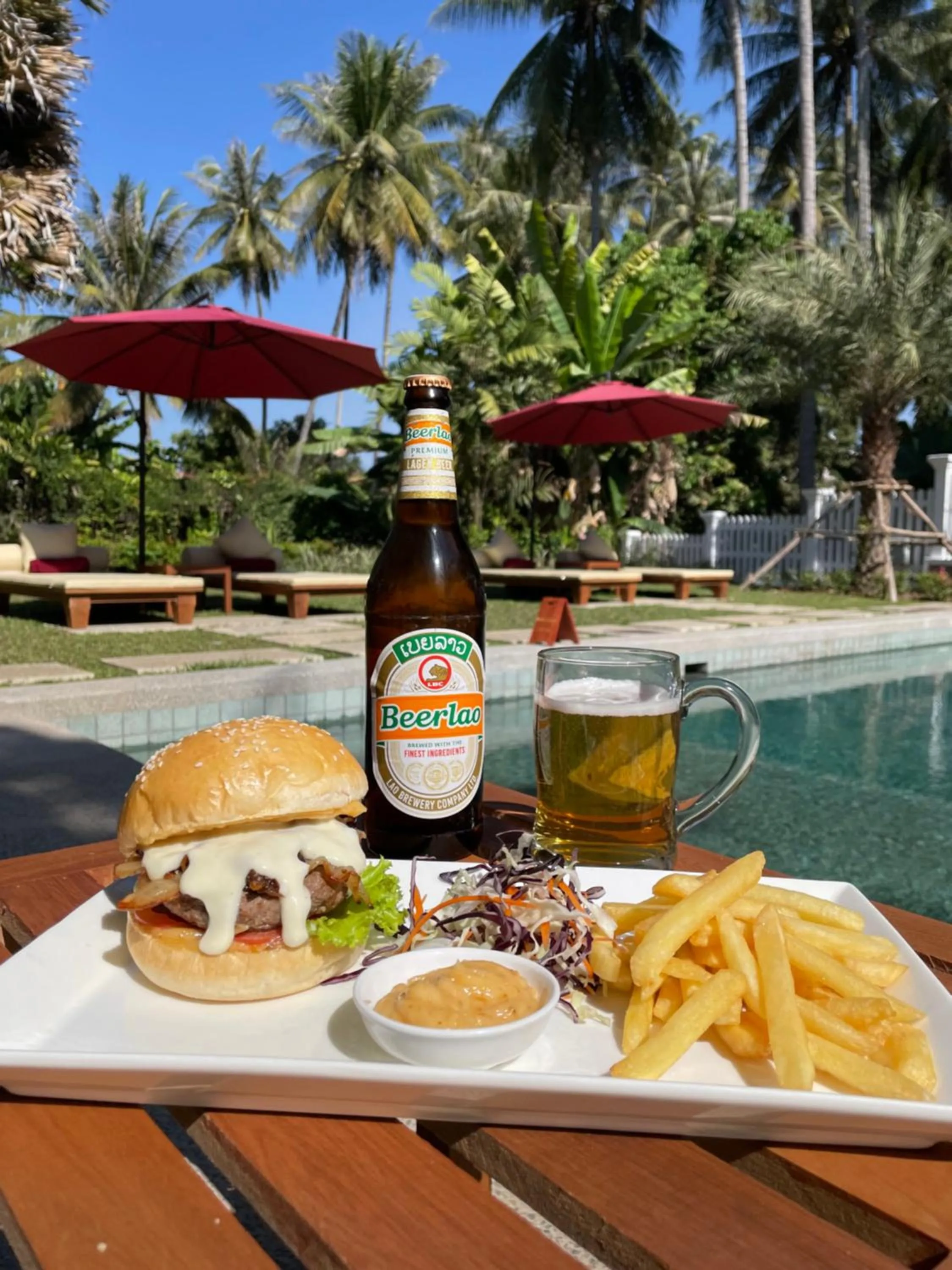 Swimming pool in Parasol Blanc