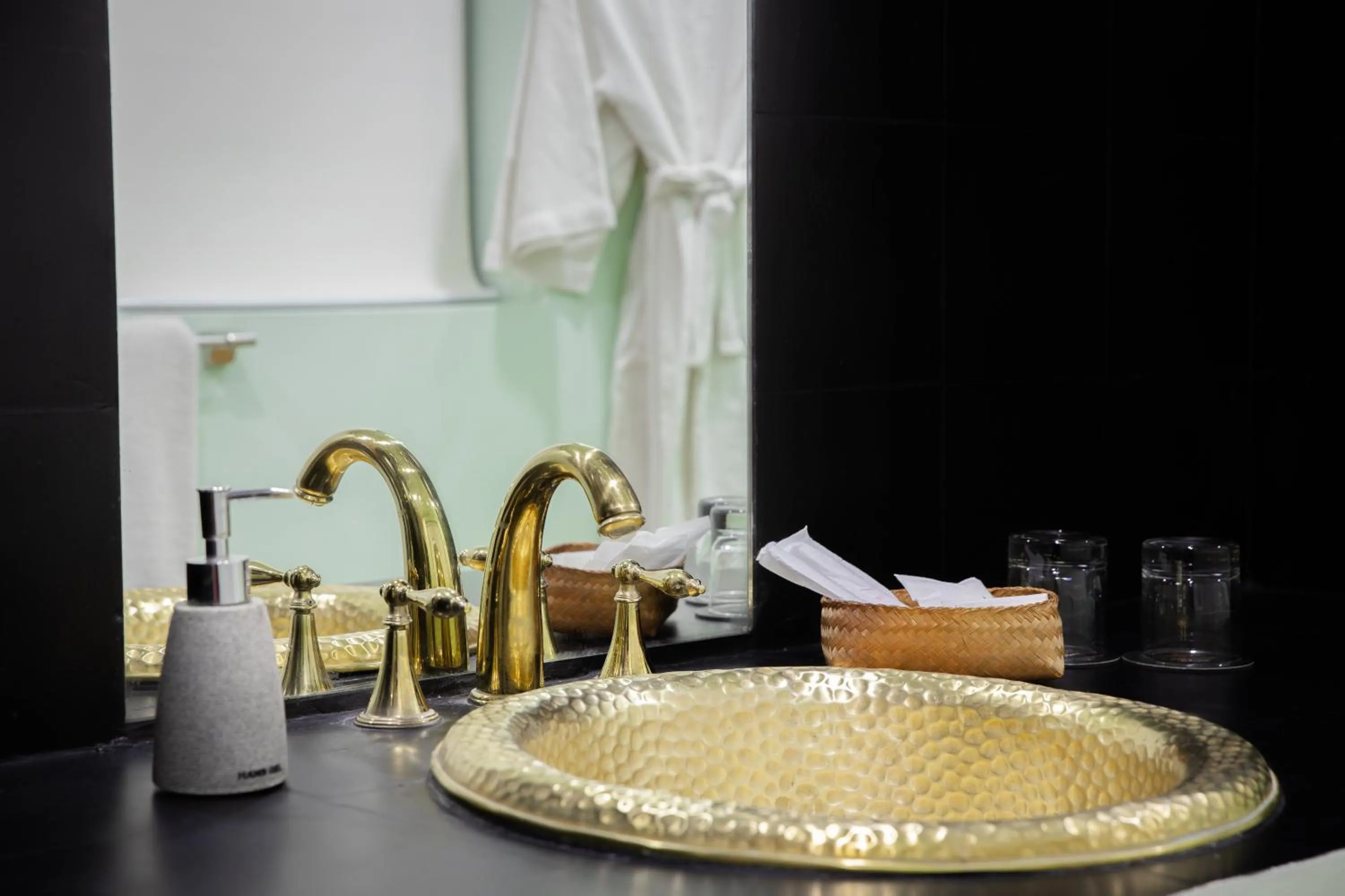 Bathroom in Parasol Blanc