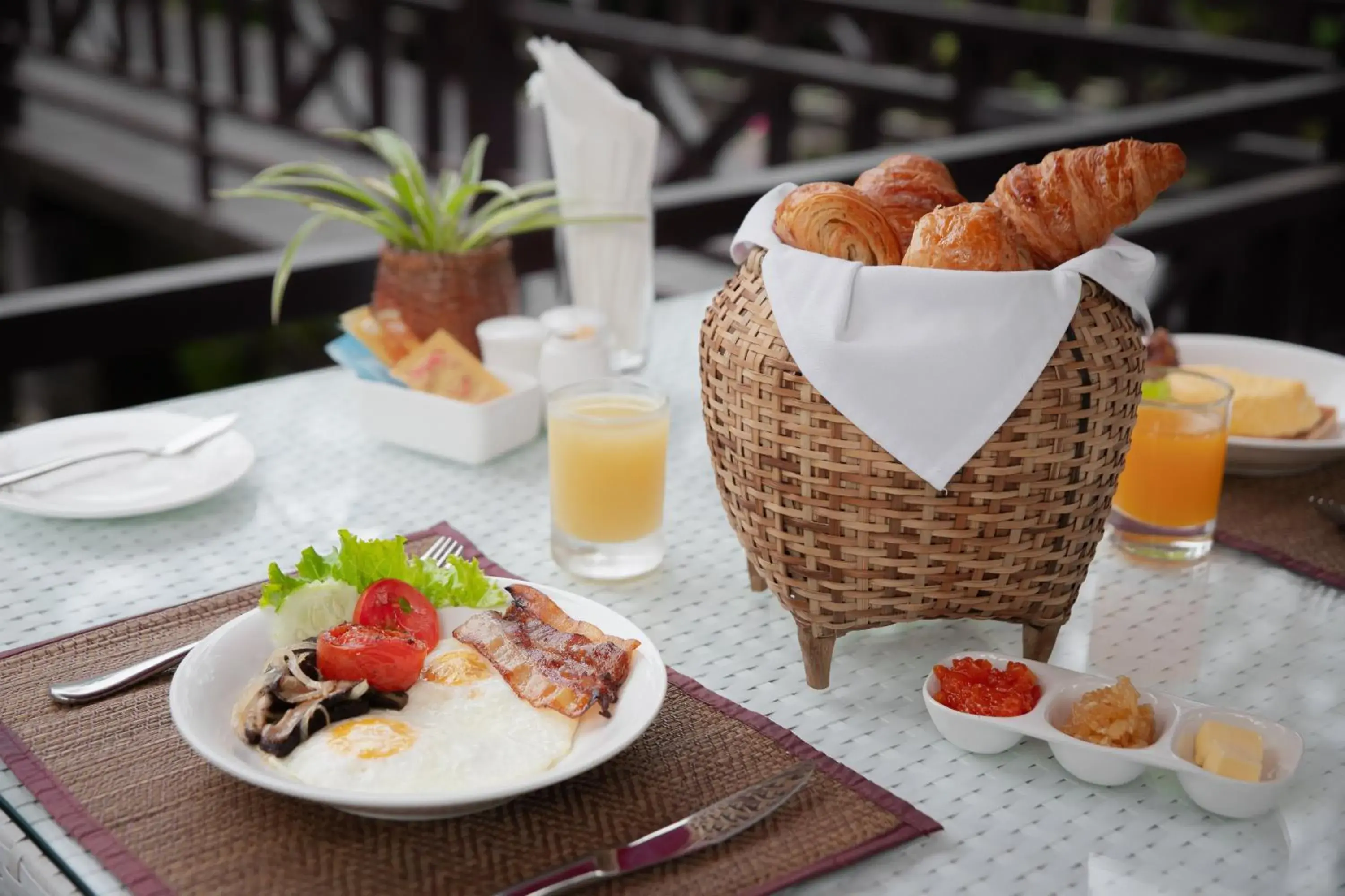 Breakfast in Parasol Blanc Breakfast in Parasol Blanc