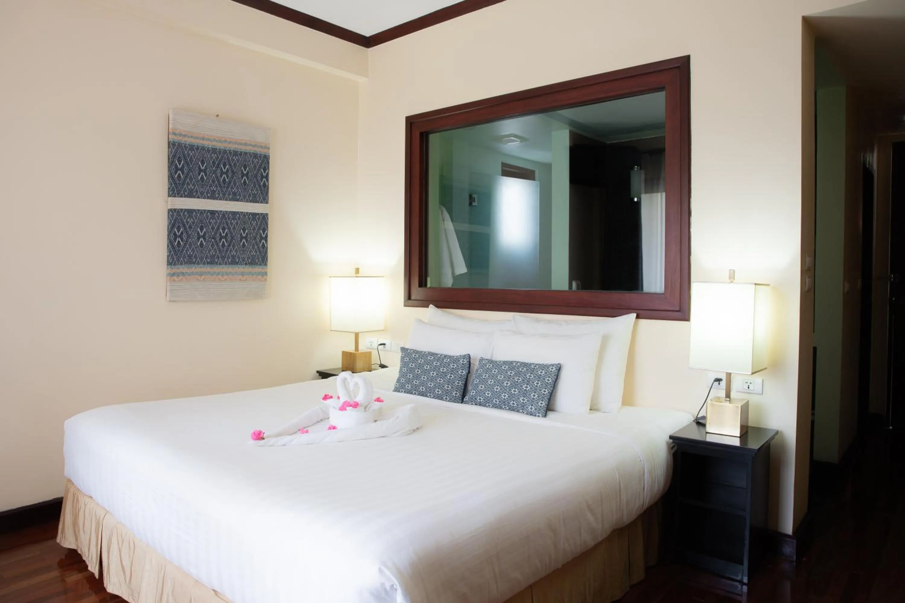 Bedroom, Bed in Parasol Blanc