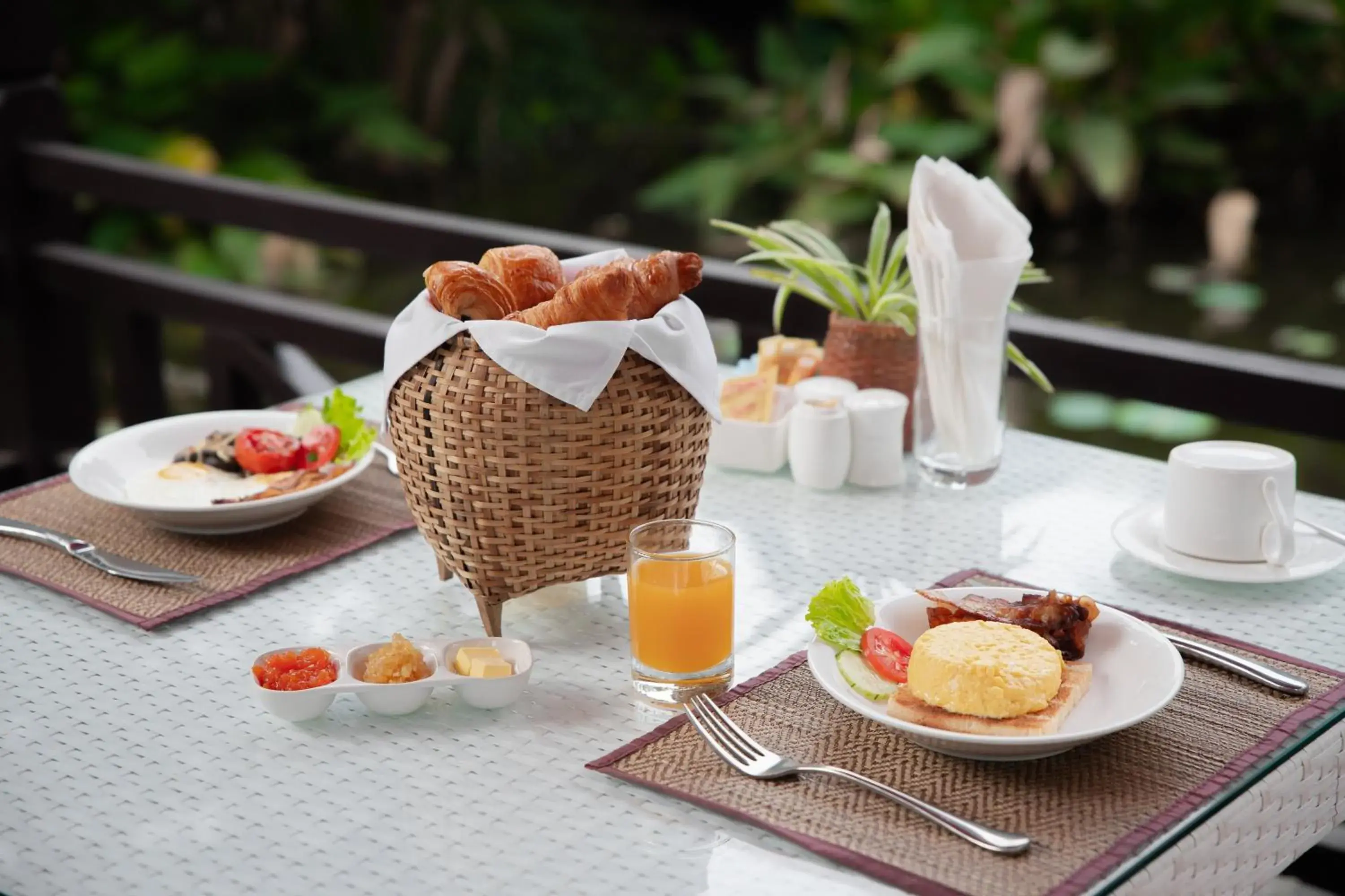 Breakfast in Parasol Blanc Breakfast in Parasol Blanc