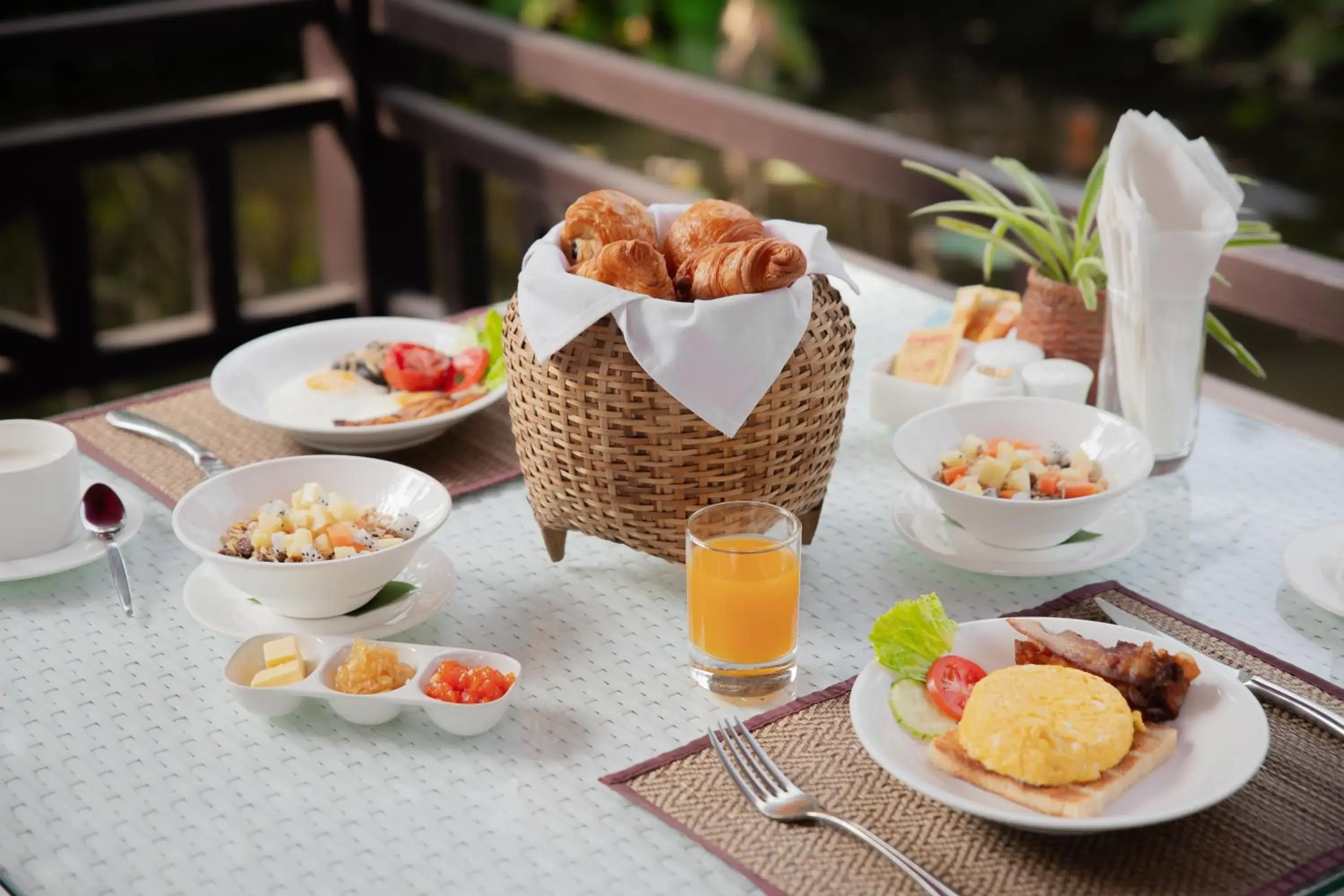 Breakfast in Parasol Blanc Breakfast in Parasol Blanc