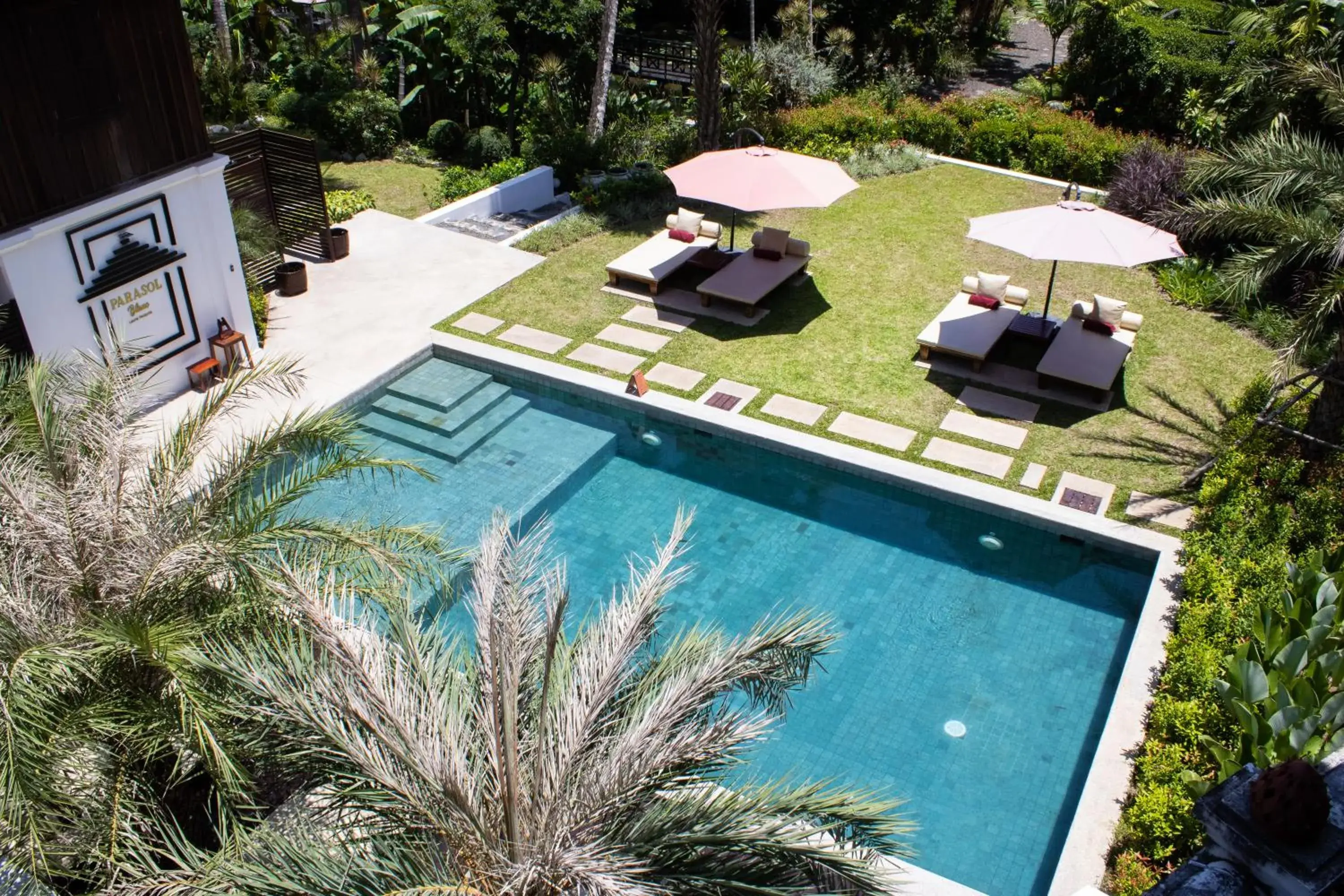 Pool view in Parasol Blanc Pool view in Parasol Blanc