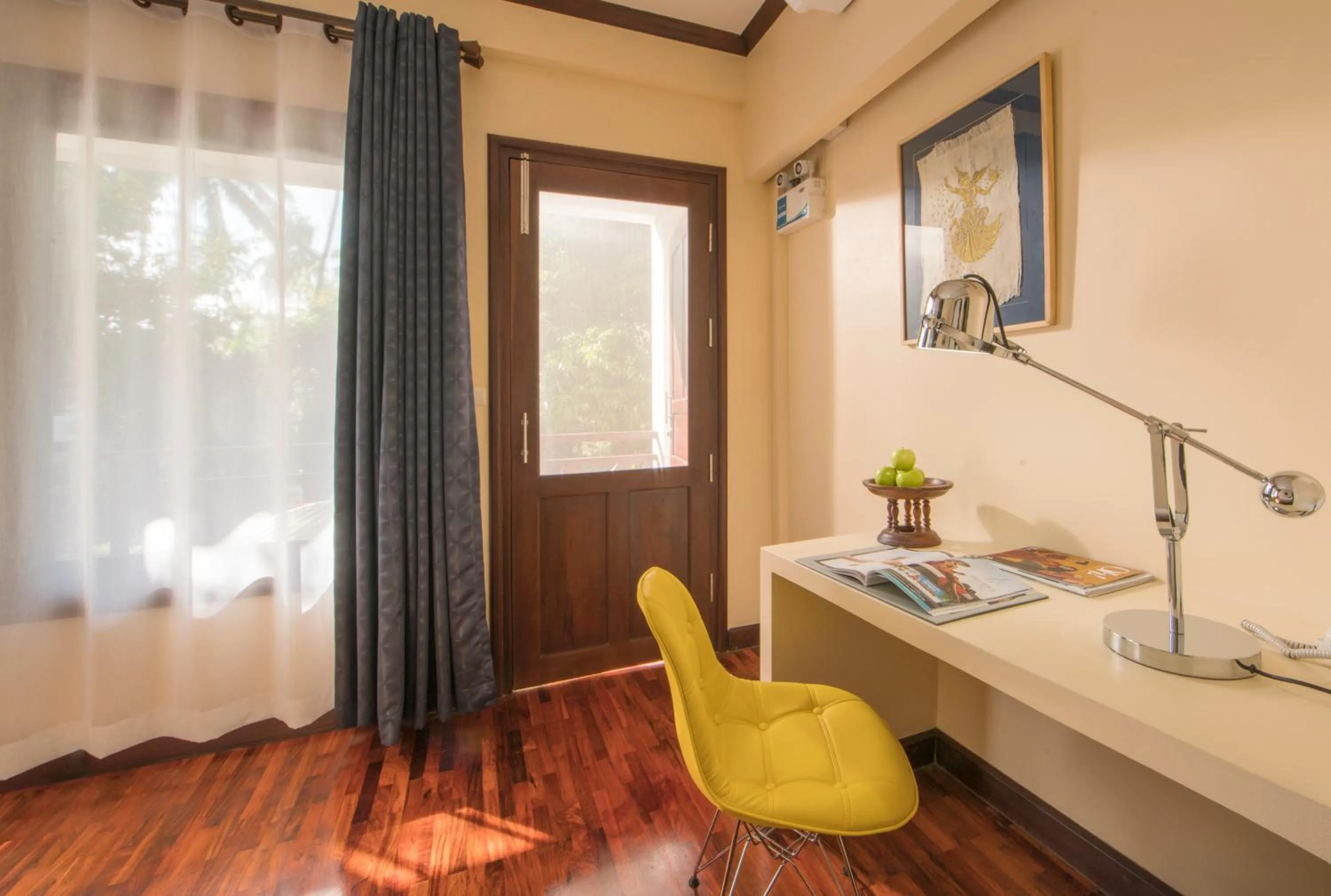 Seating area in Parasol Blanc