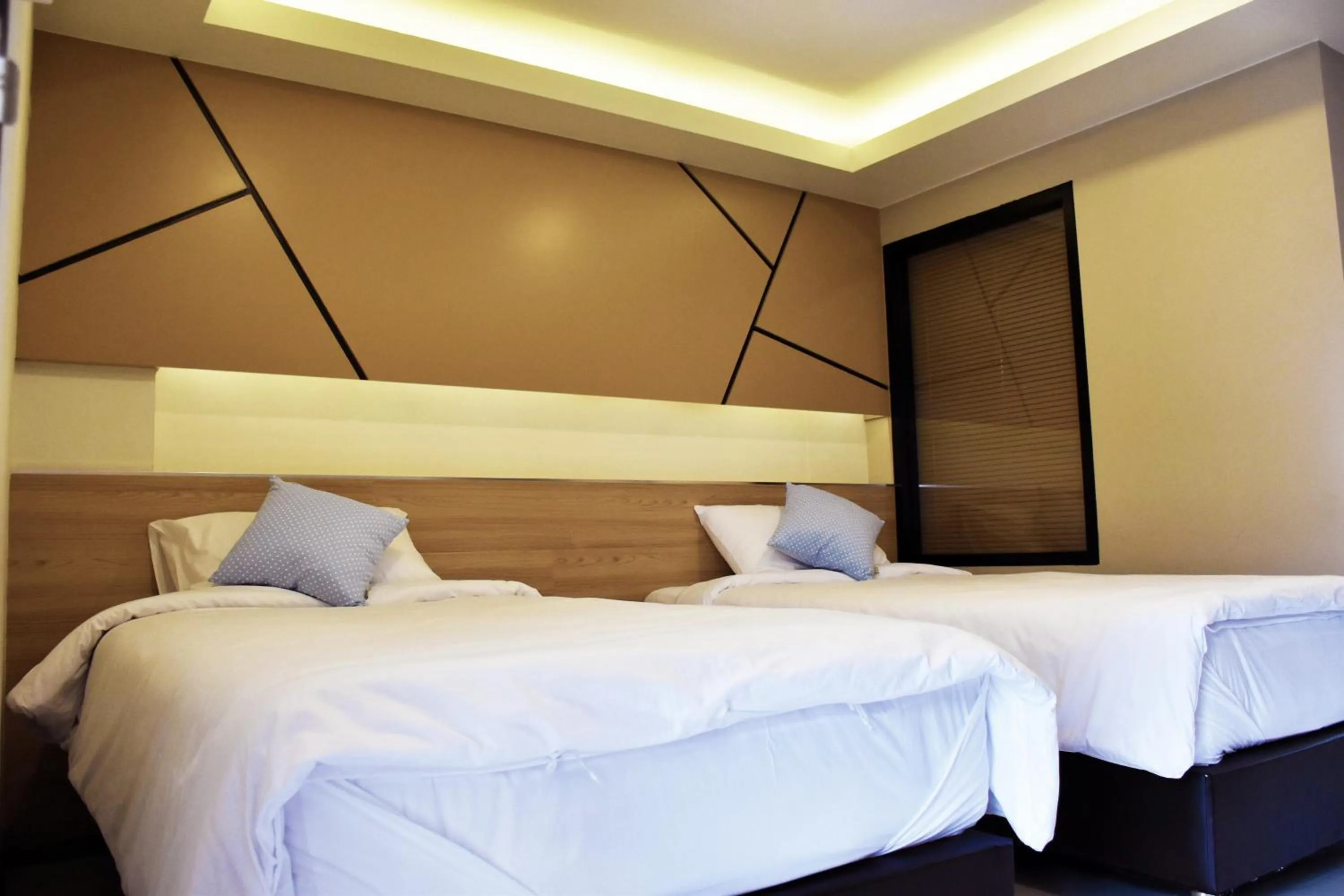 Day, Bed in TUCK Me iN