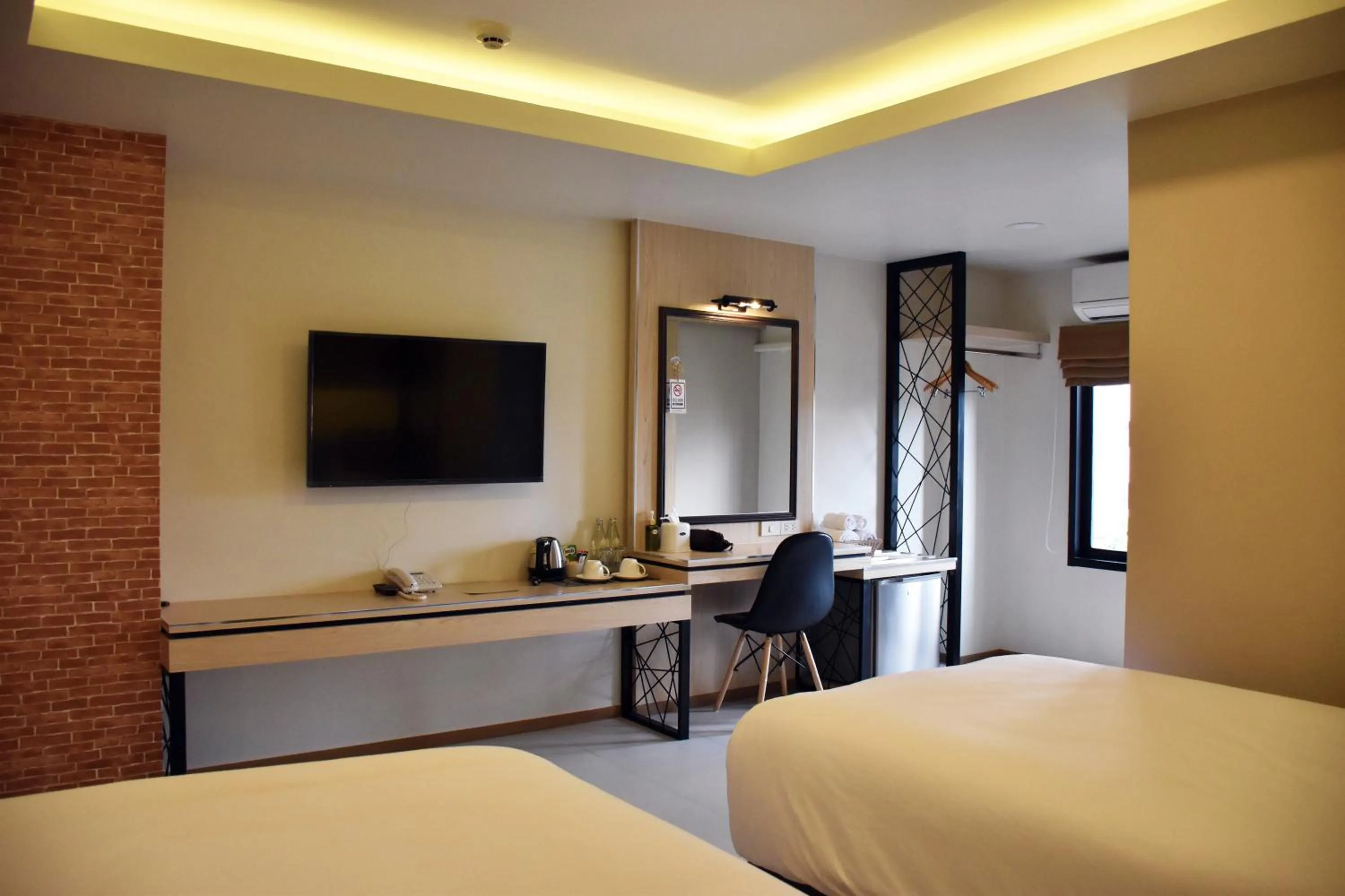 Day, Bed in TUCK Me iN