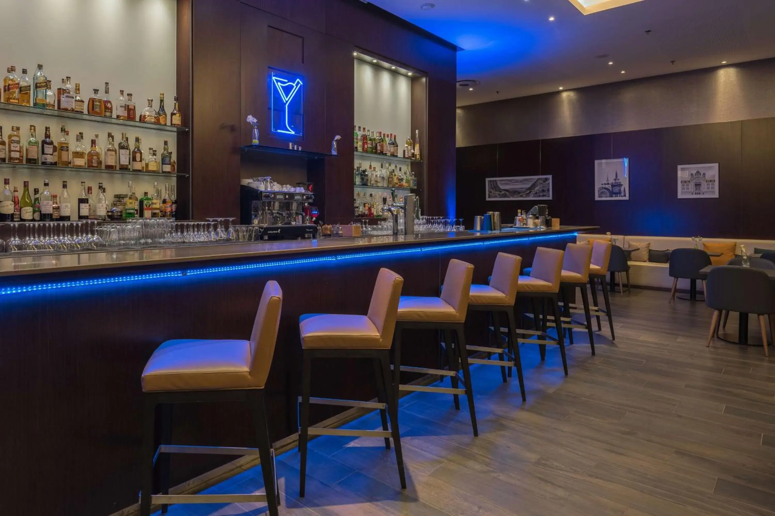 Lounge or bar in Hilton Evian Les Bains Lounge or bar in Hilton Evian Les Bains