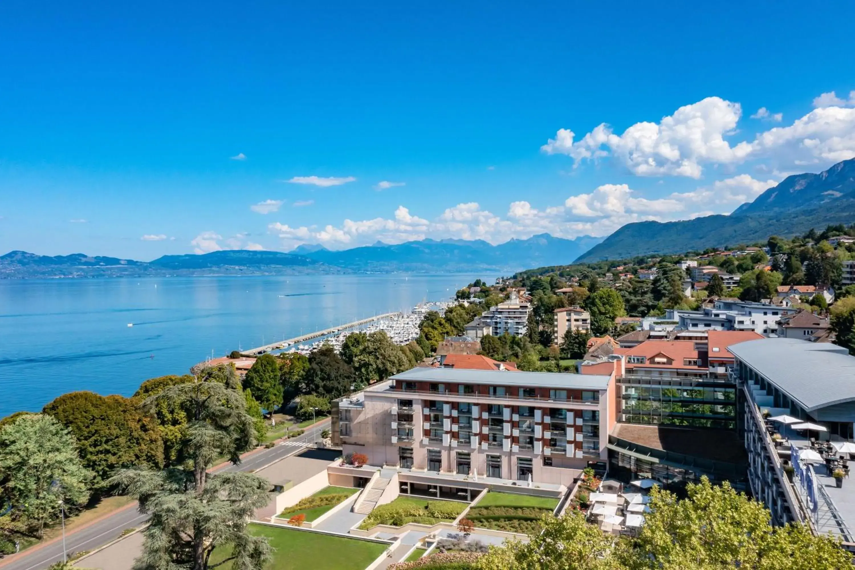 Property building in Hilton Evian Les Bains Property building in Hilton Evian Les Bains